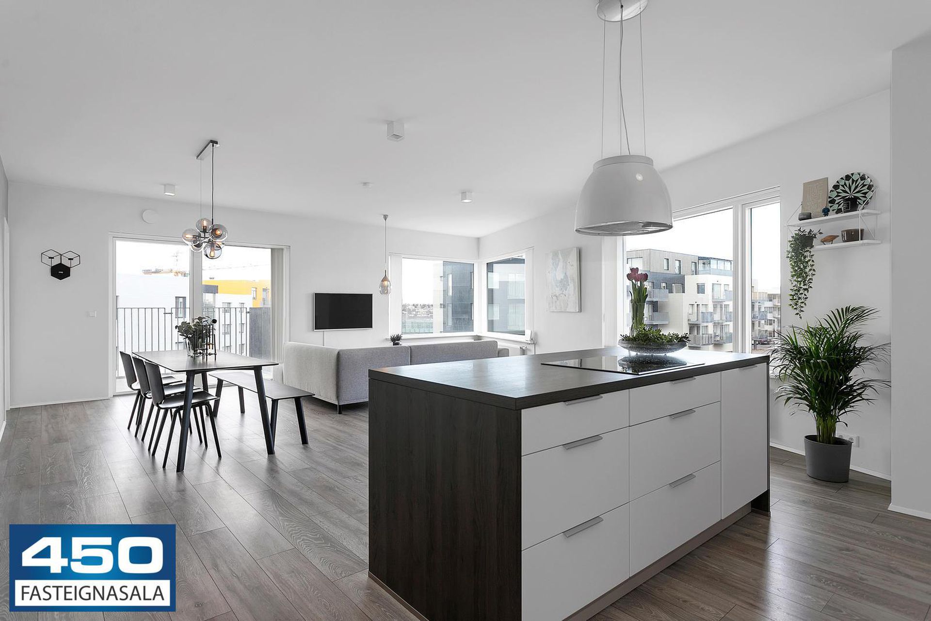 Holtsvegur 9, 210 Garðabær