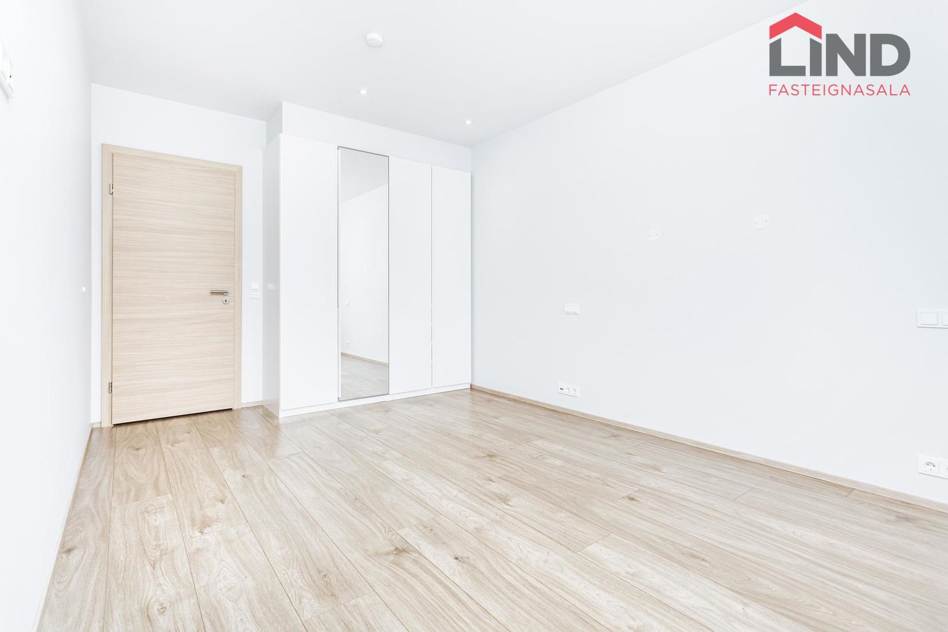 Smyrilshlíð 16, 102 Reykjavík