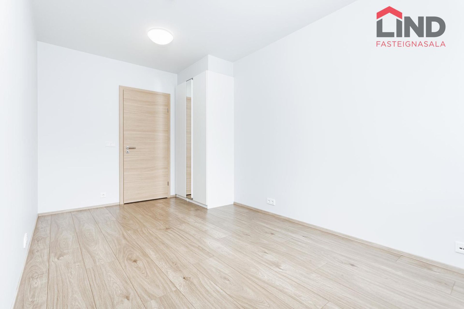 Smyrilshlíð 16, 102 Reykjavík