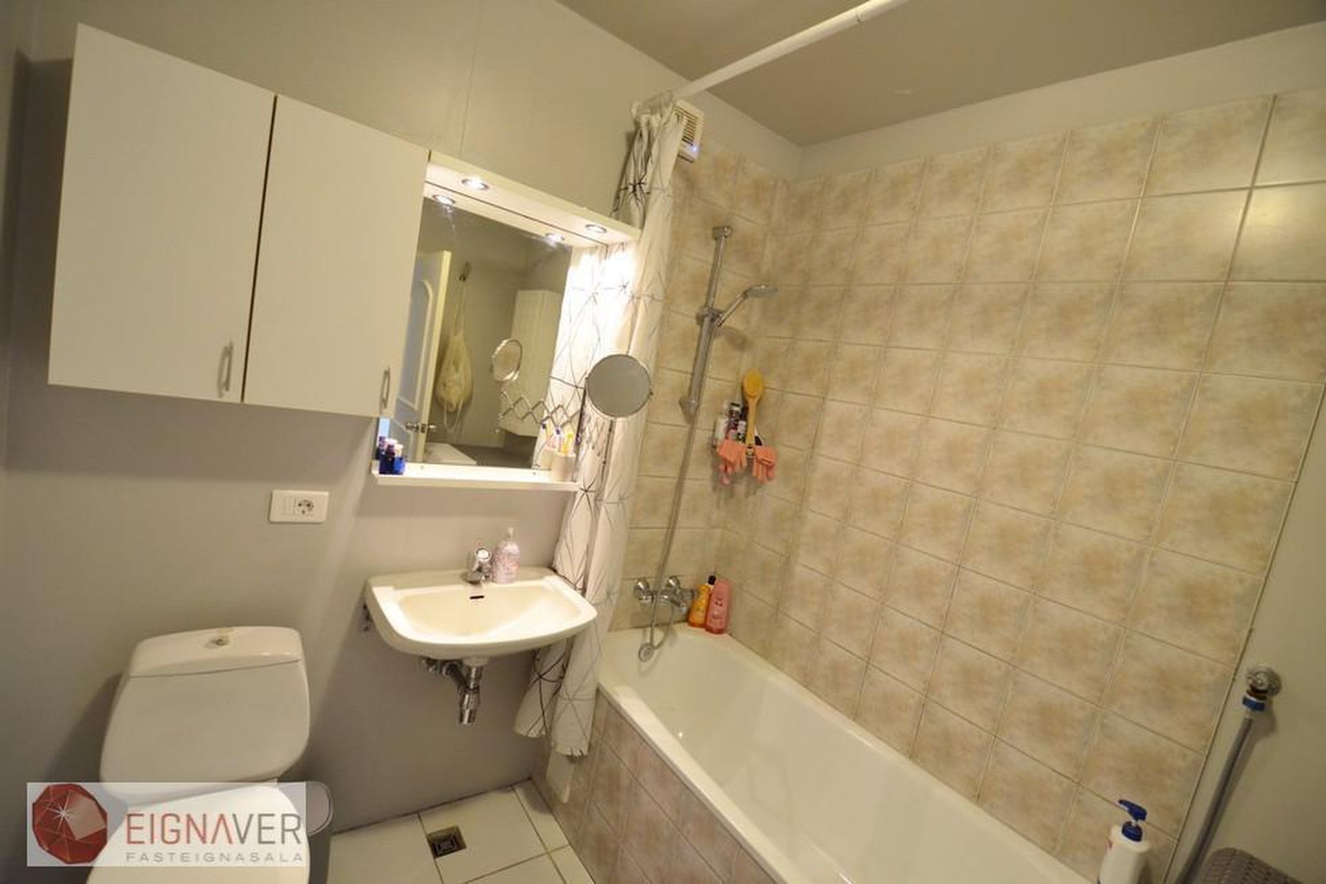 Tjarnarlundur 16, 600 Akureyri