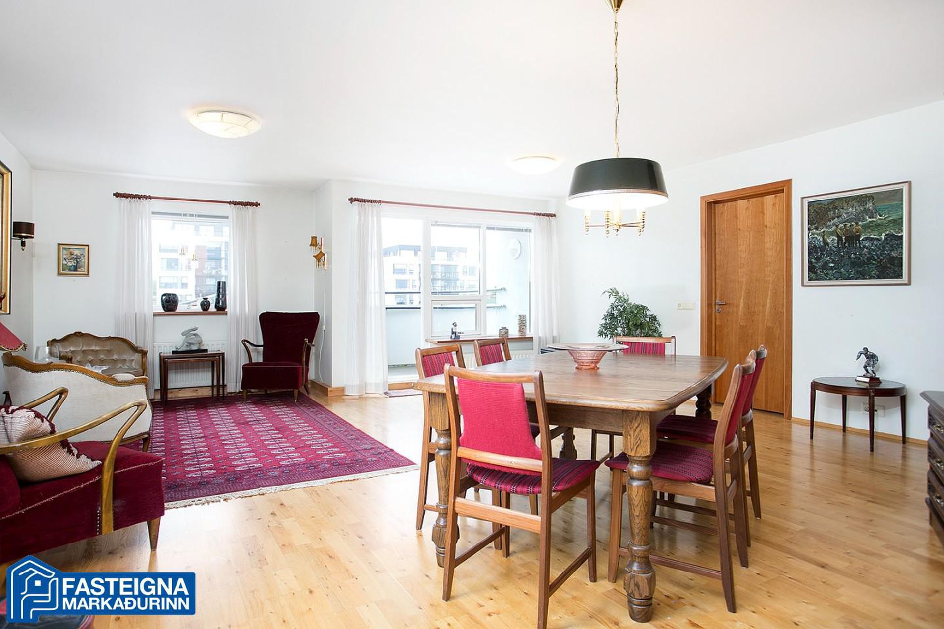 Garðatorg 7, 210 Garðabær