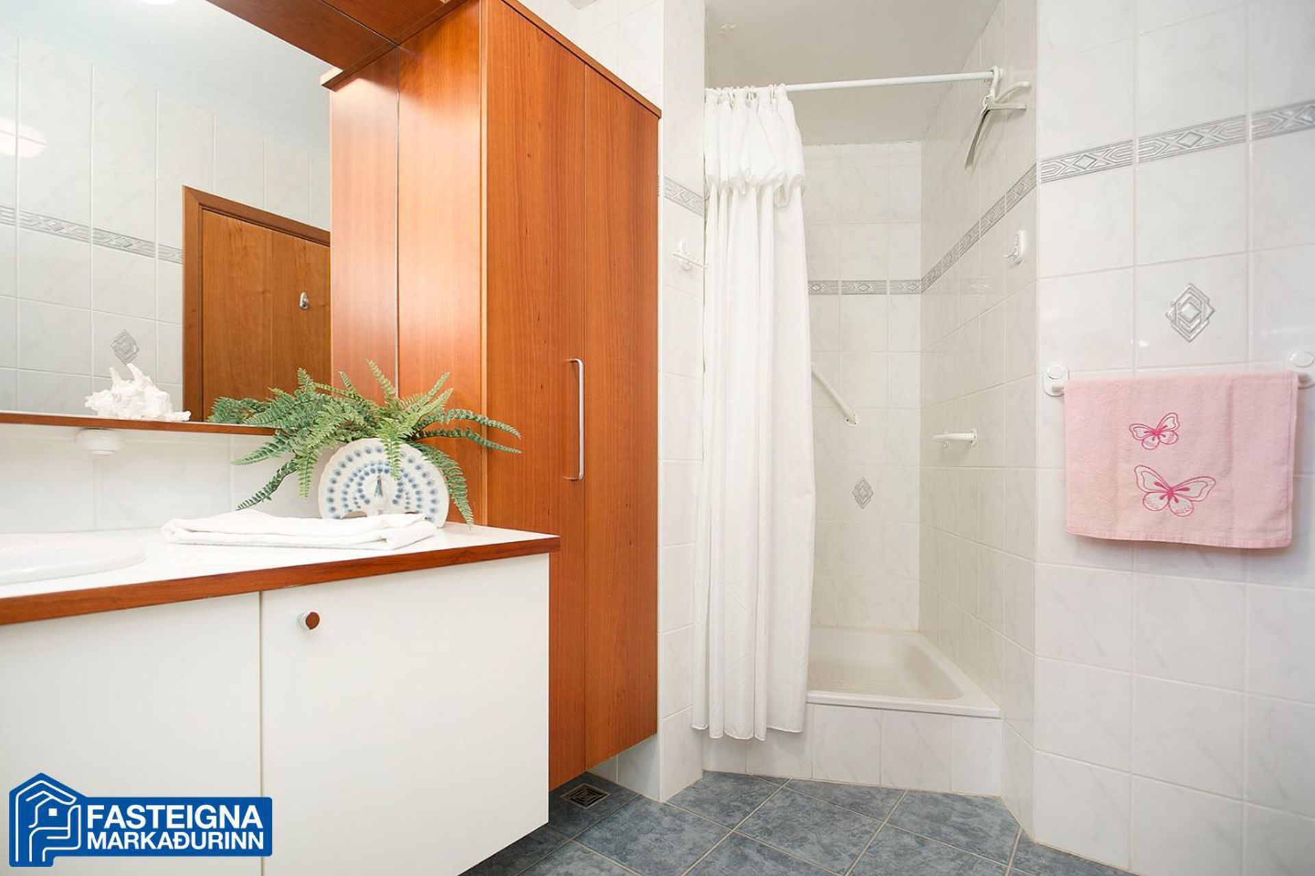 Garðatorg 7, 210 Garðabær