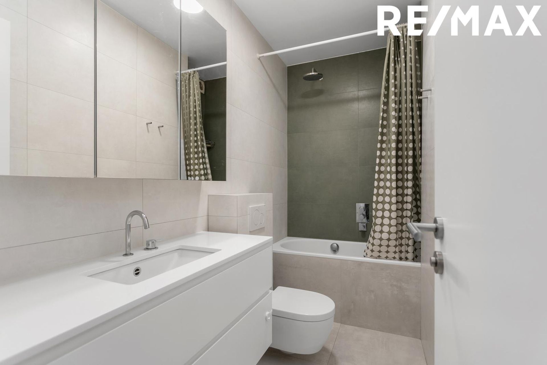 Safamýri 42, 108 Reykjavík