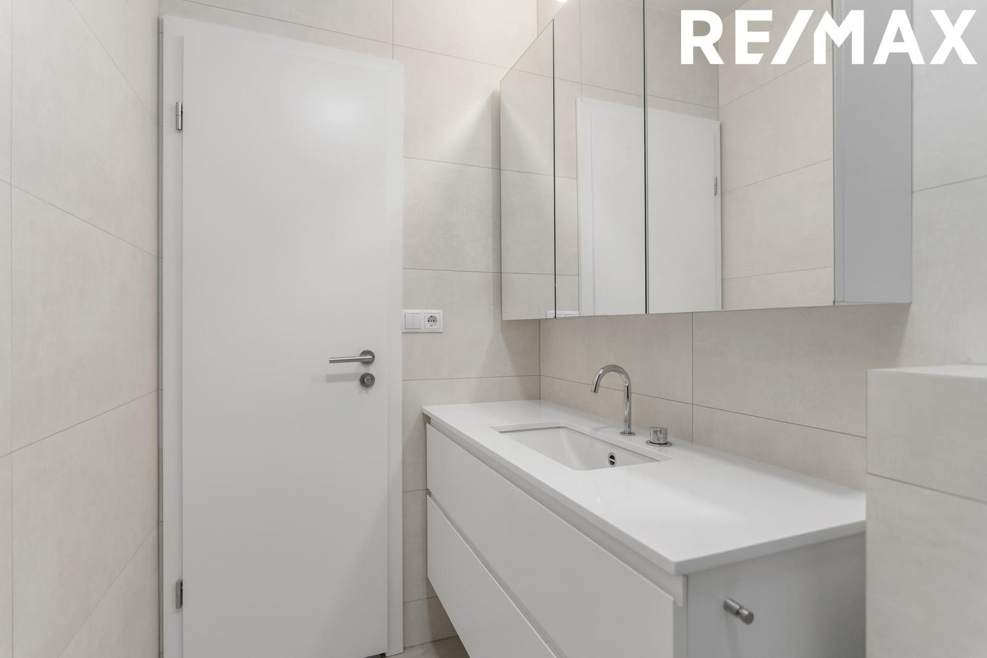 Safamýri 42, 108 Reykjavík