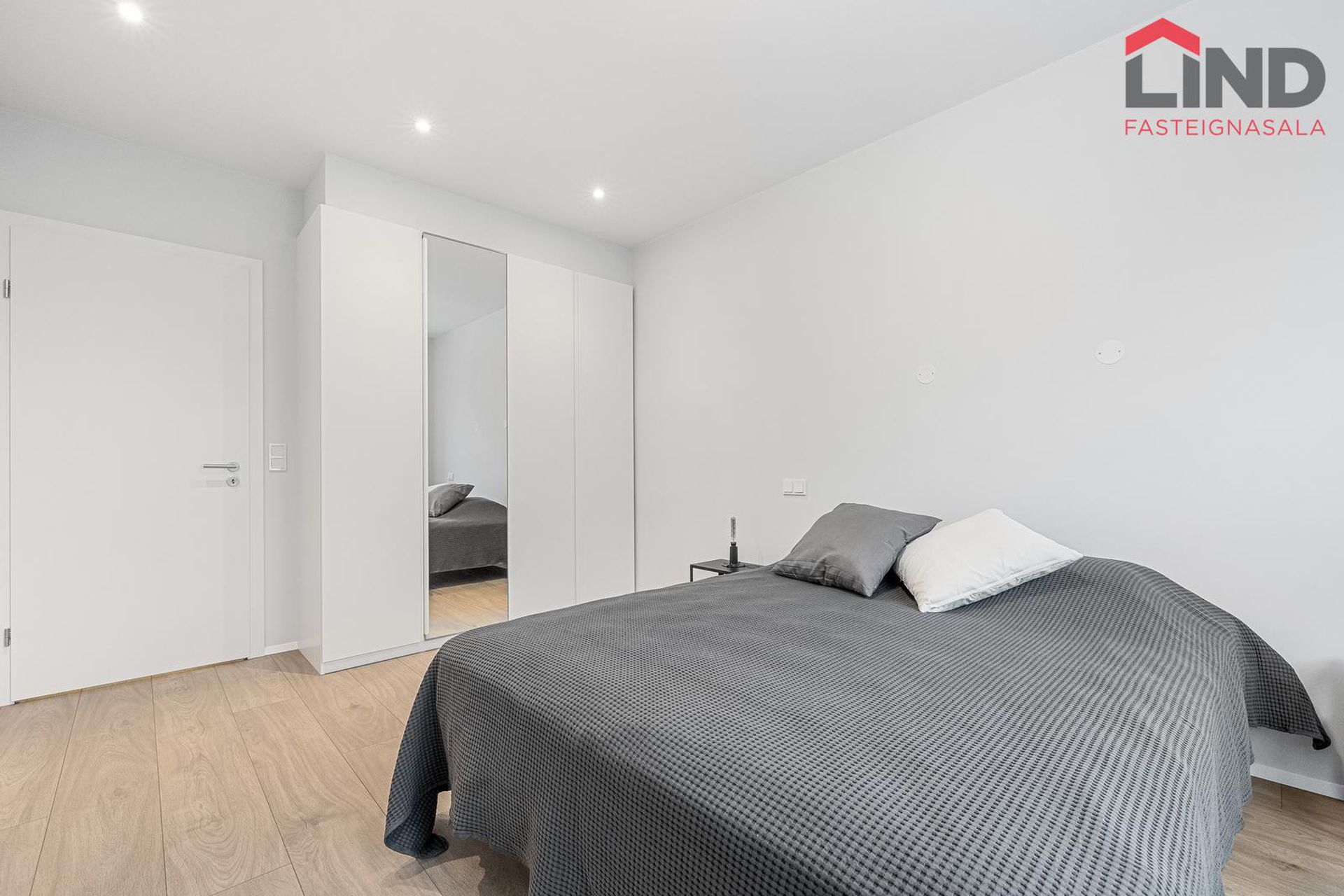 Smyrilshlíð 14, 102 Reykjavík