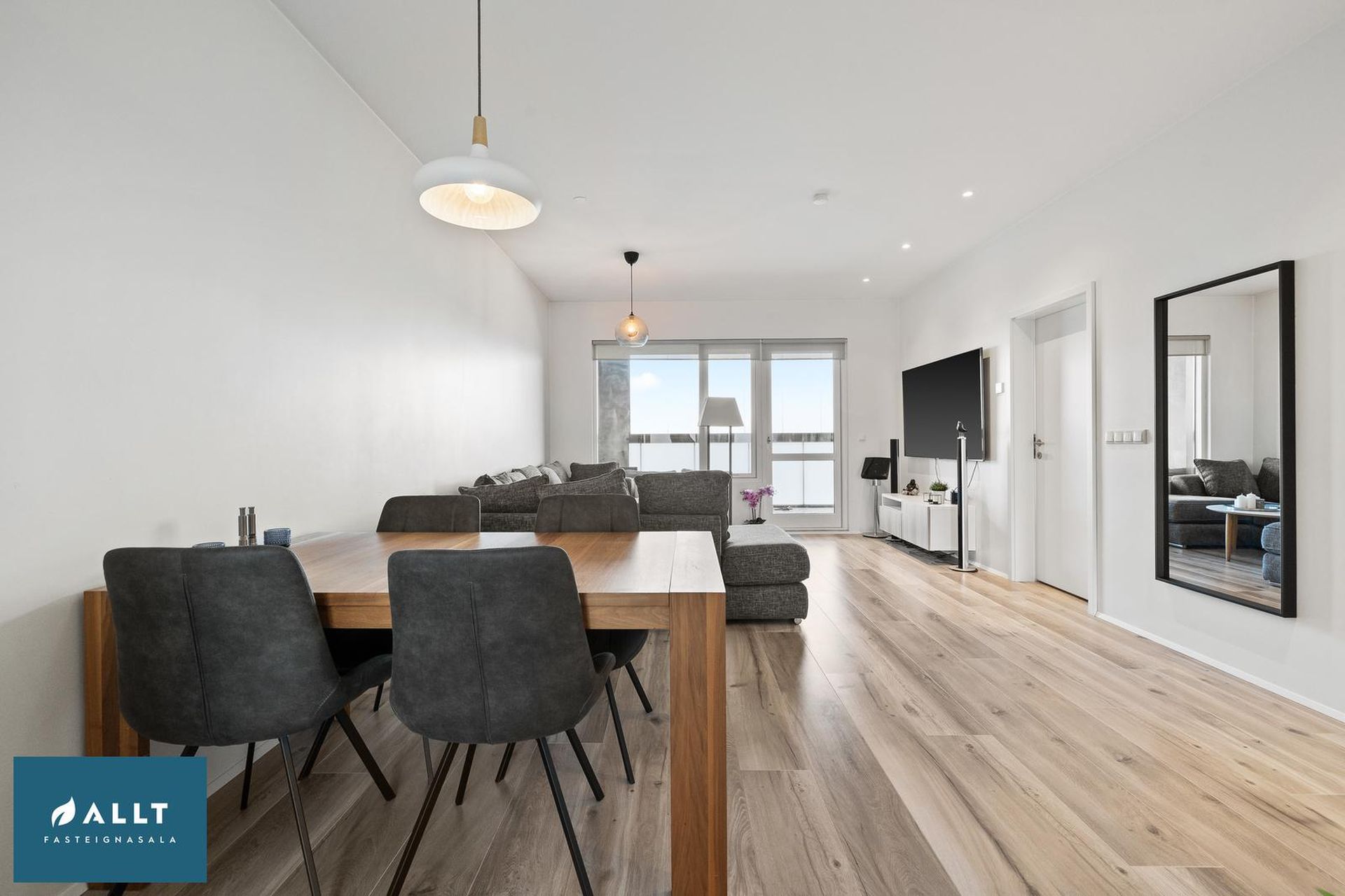 Dalsbraut 15, 260 Reykjanesbær