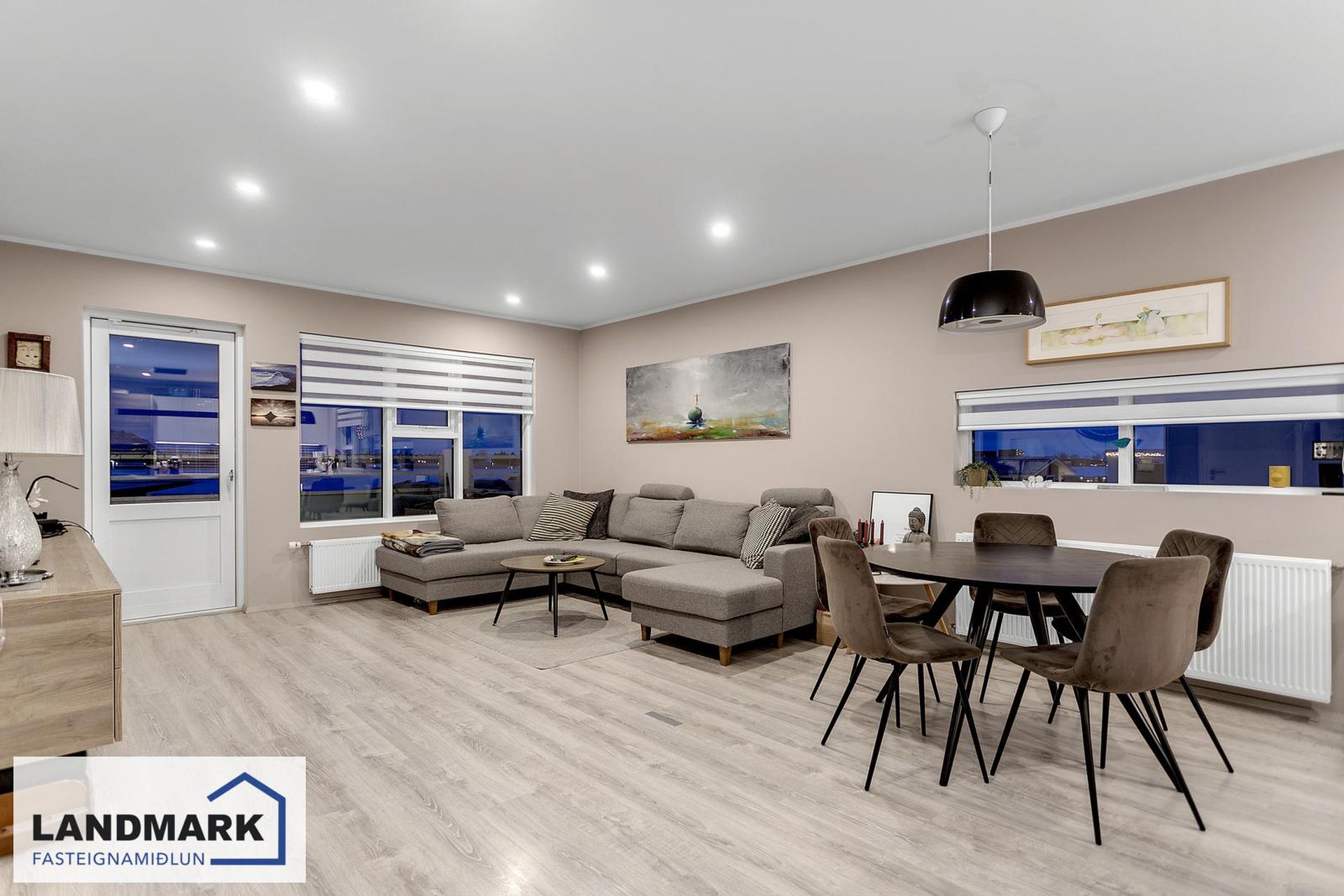 Asparskógar 27, 300 Akranes