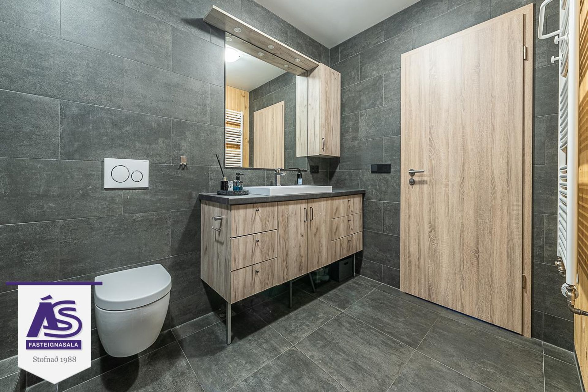 Kársnesbraut 93, 200 Kópavogur