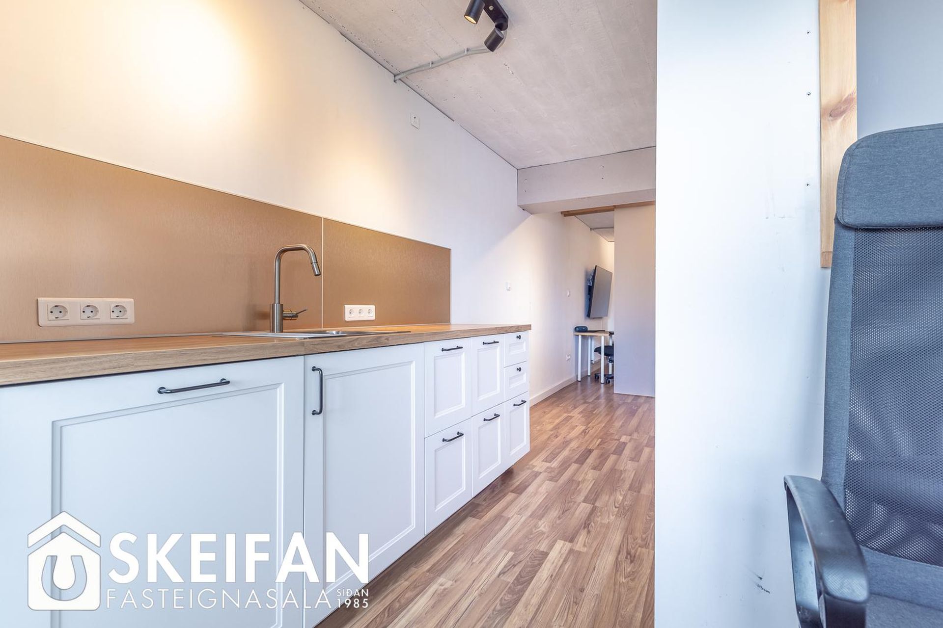 Víkurbraut 13, 230 Reykjanesbær