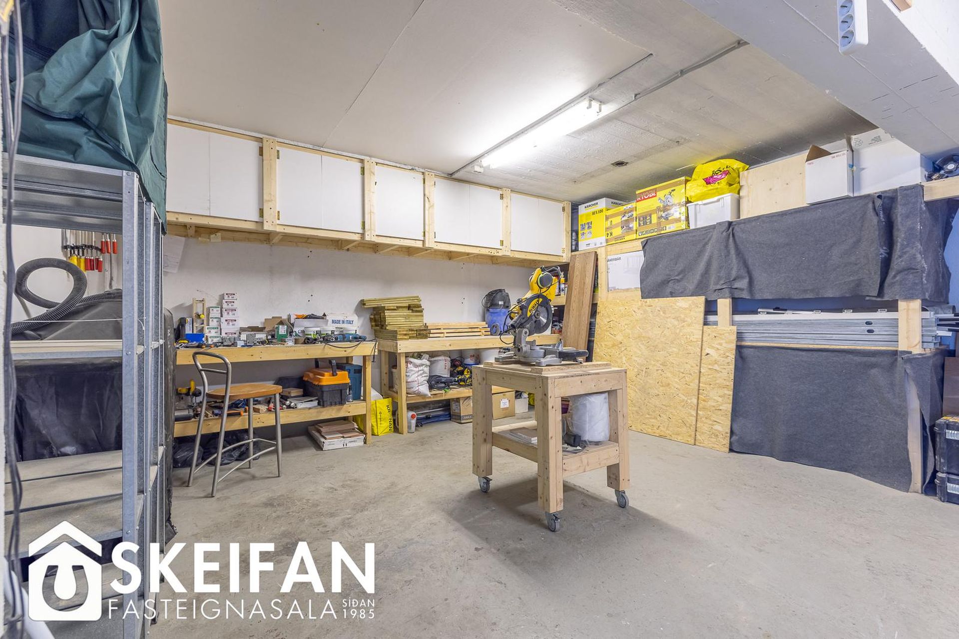Víkurbraut 13, 230 Reykjanesbær