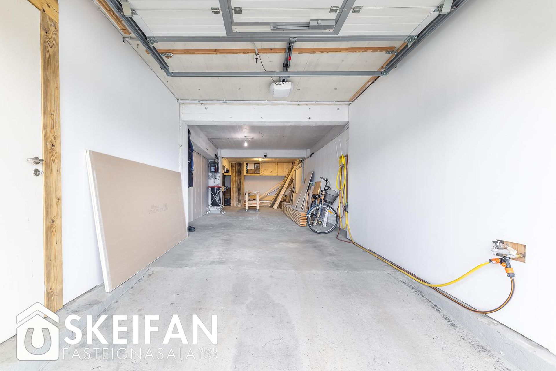 Víkurbraut 13, 230 Reykjanesbær