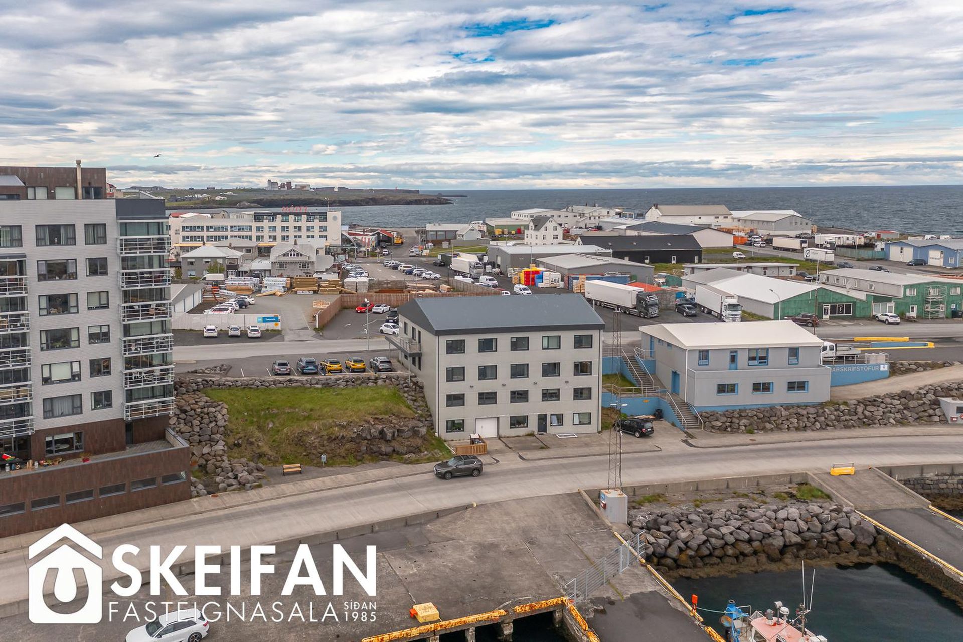 Víkurbraut 13, 230 Reykjanesbær