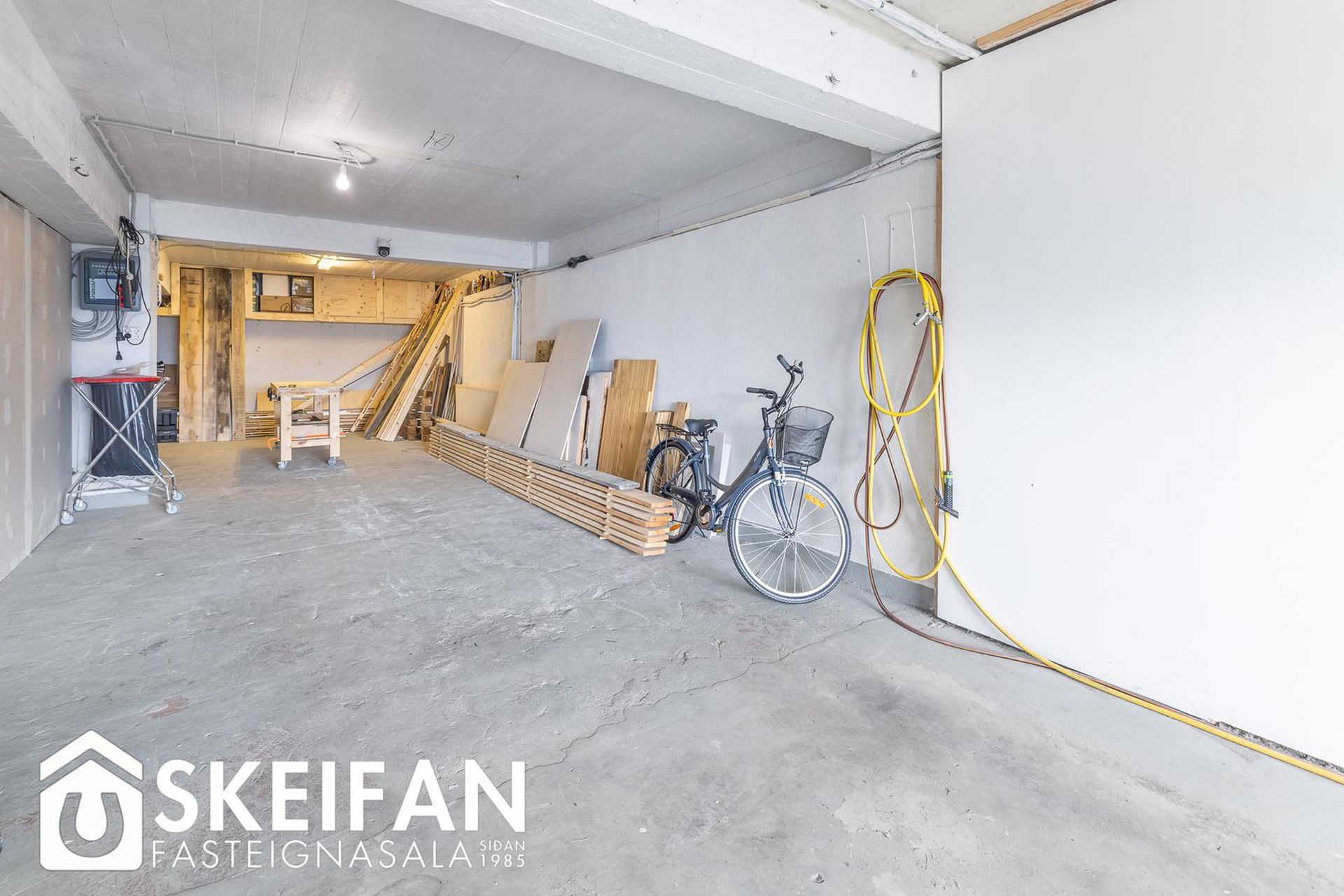 Víkurbraut 13, 230 Reykjanesbær