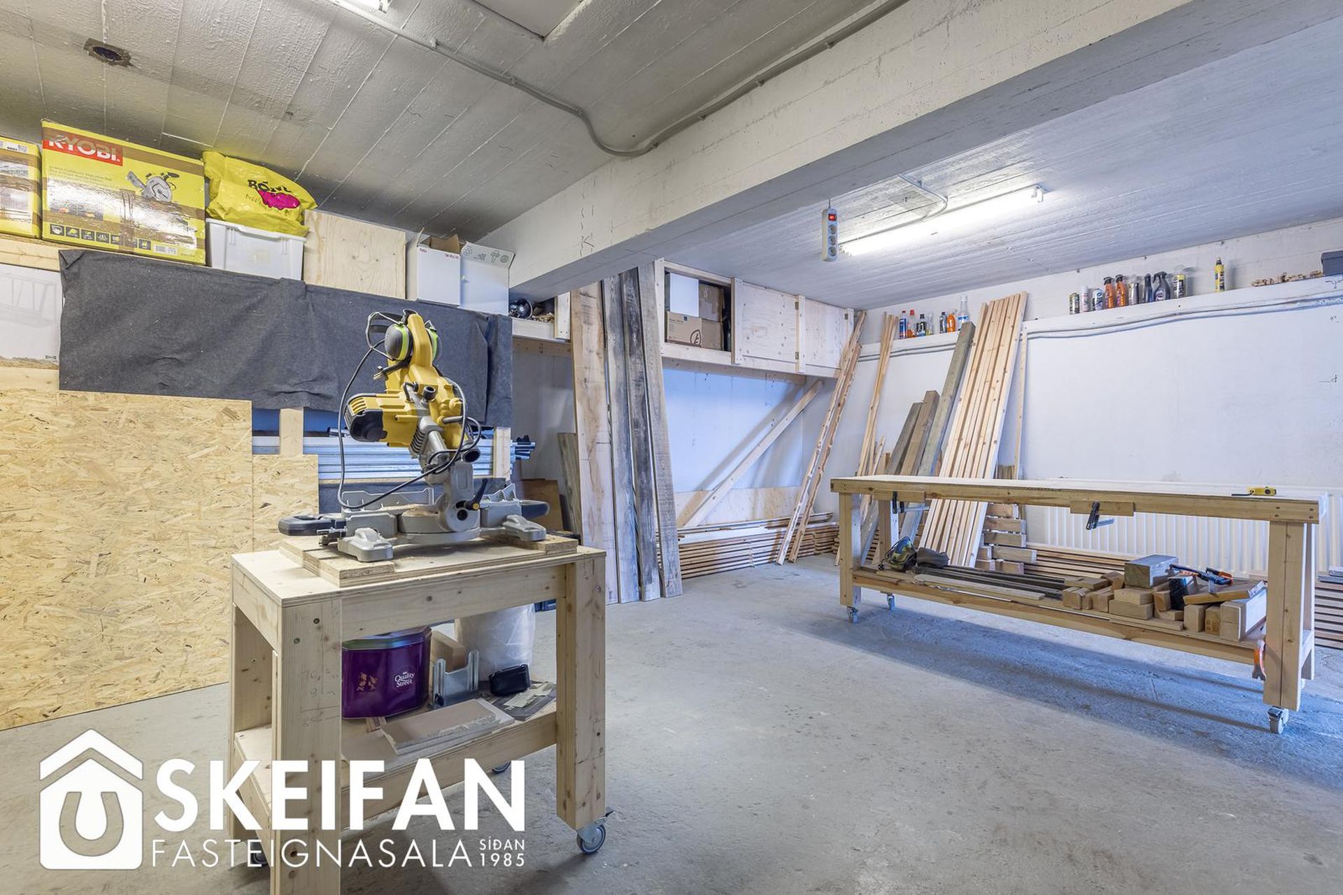 Víkurbraut 13, 230 Reykjanesbær