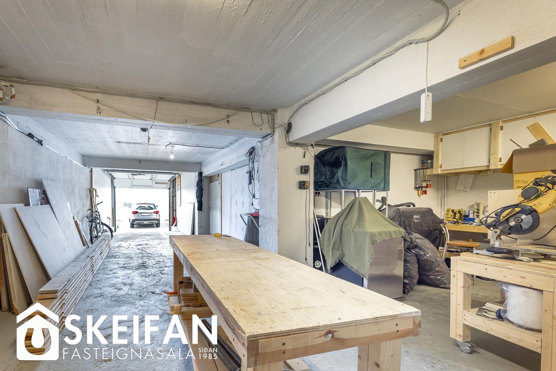 Víkurbraut 13, 230 Reykjanesbær