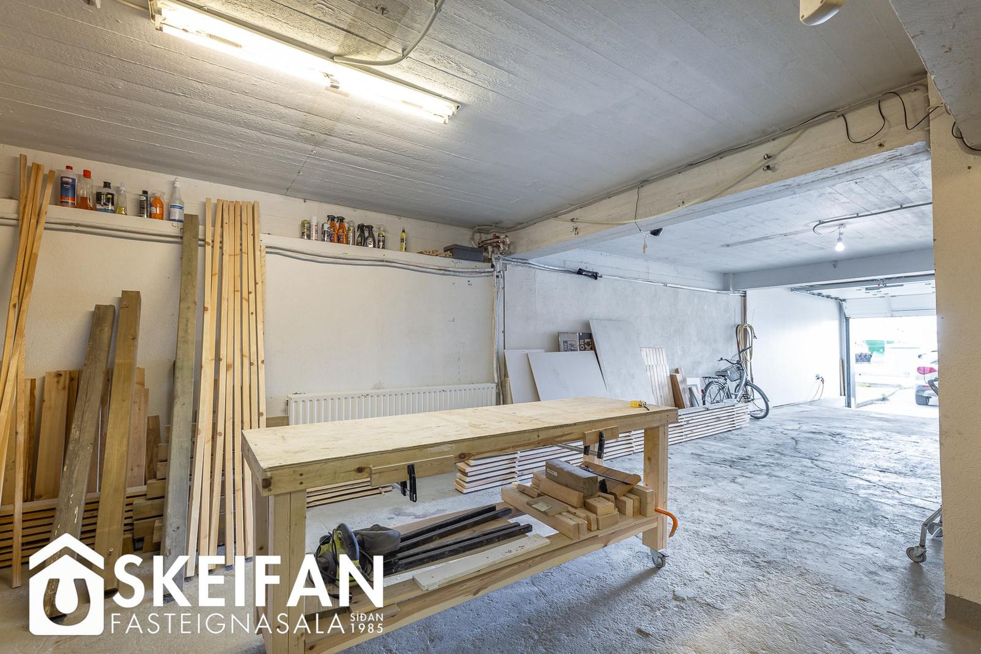 Víkurbraut 13, 230 Reykjanesbær