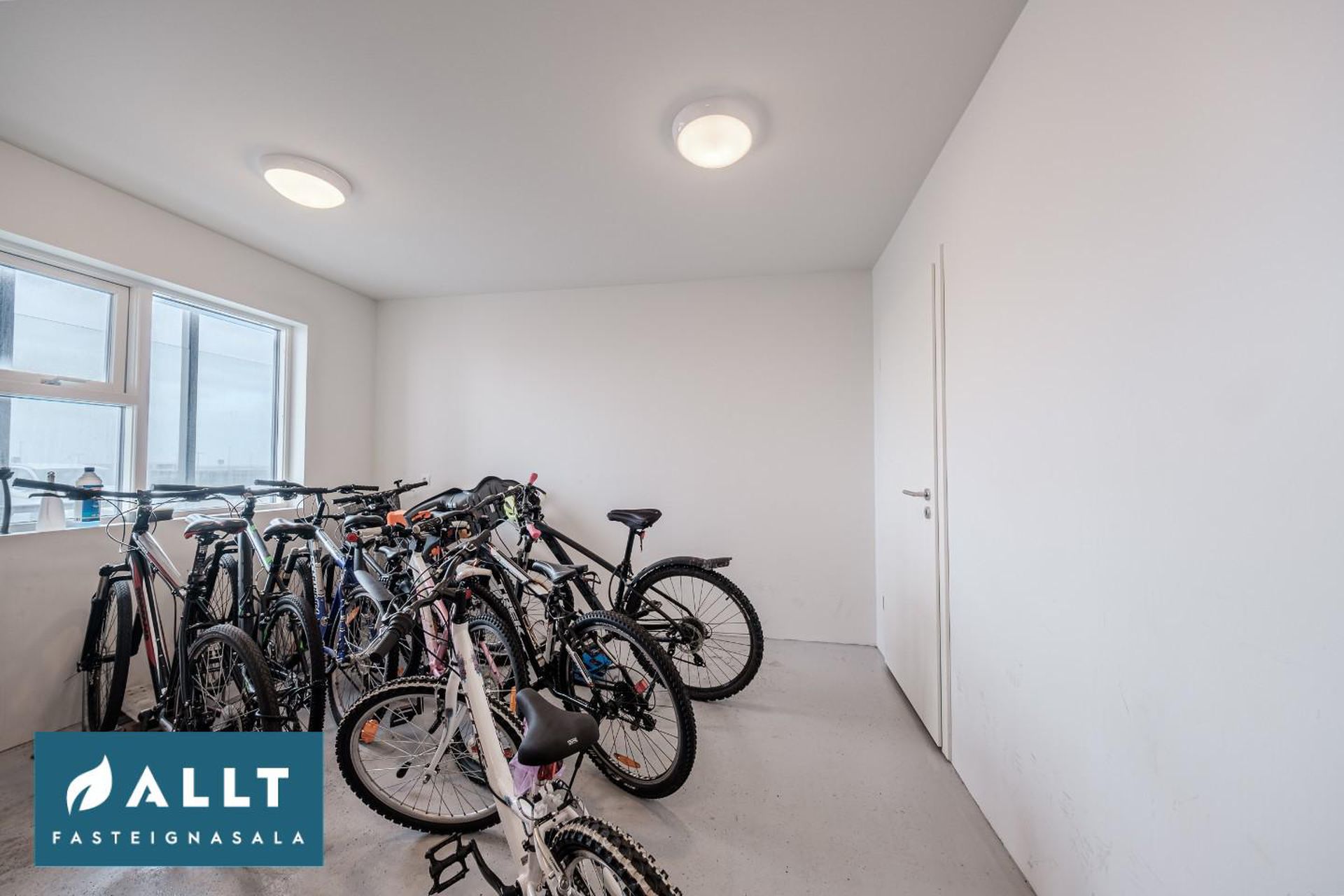 Dalsbraut 14, 260 Reykjanesbær