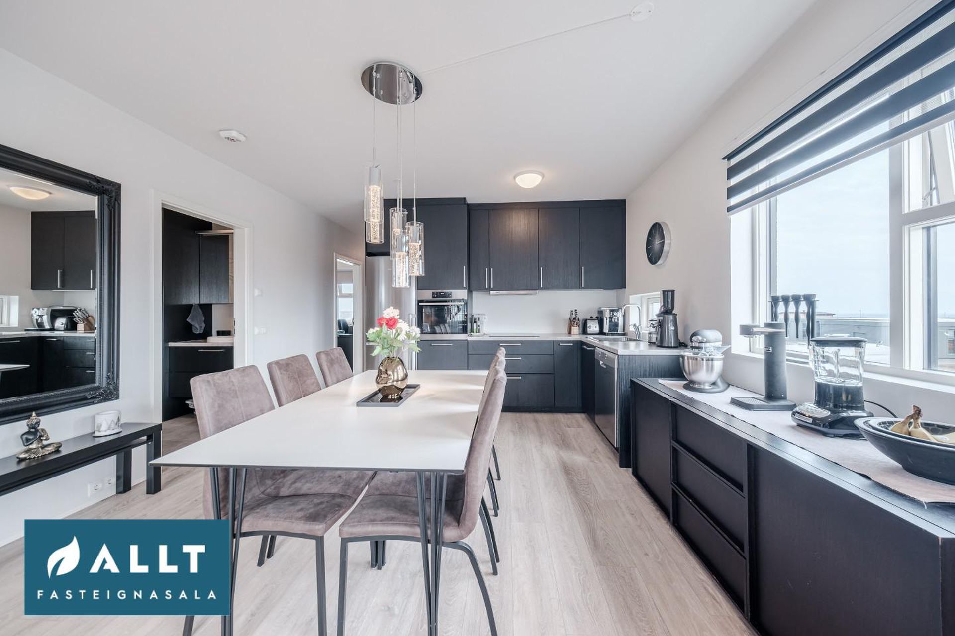 Dalsbraut 14, 260 Reykjanesbær