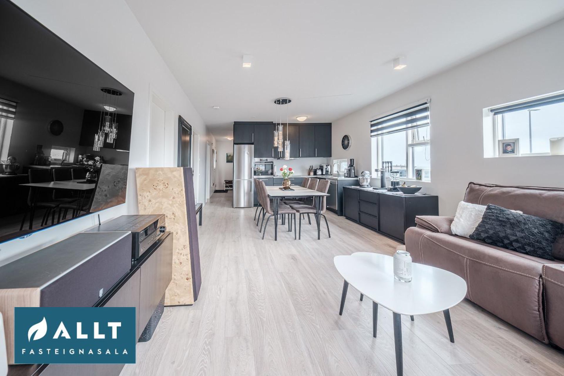 Dalsbraut 14, 260 Reykjanesbær