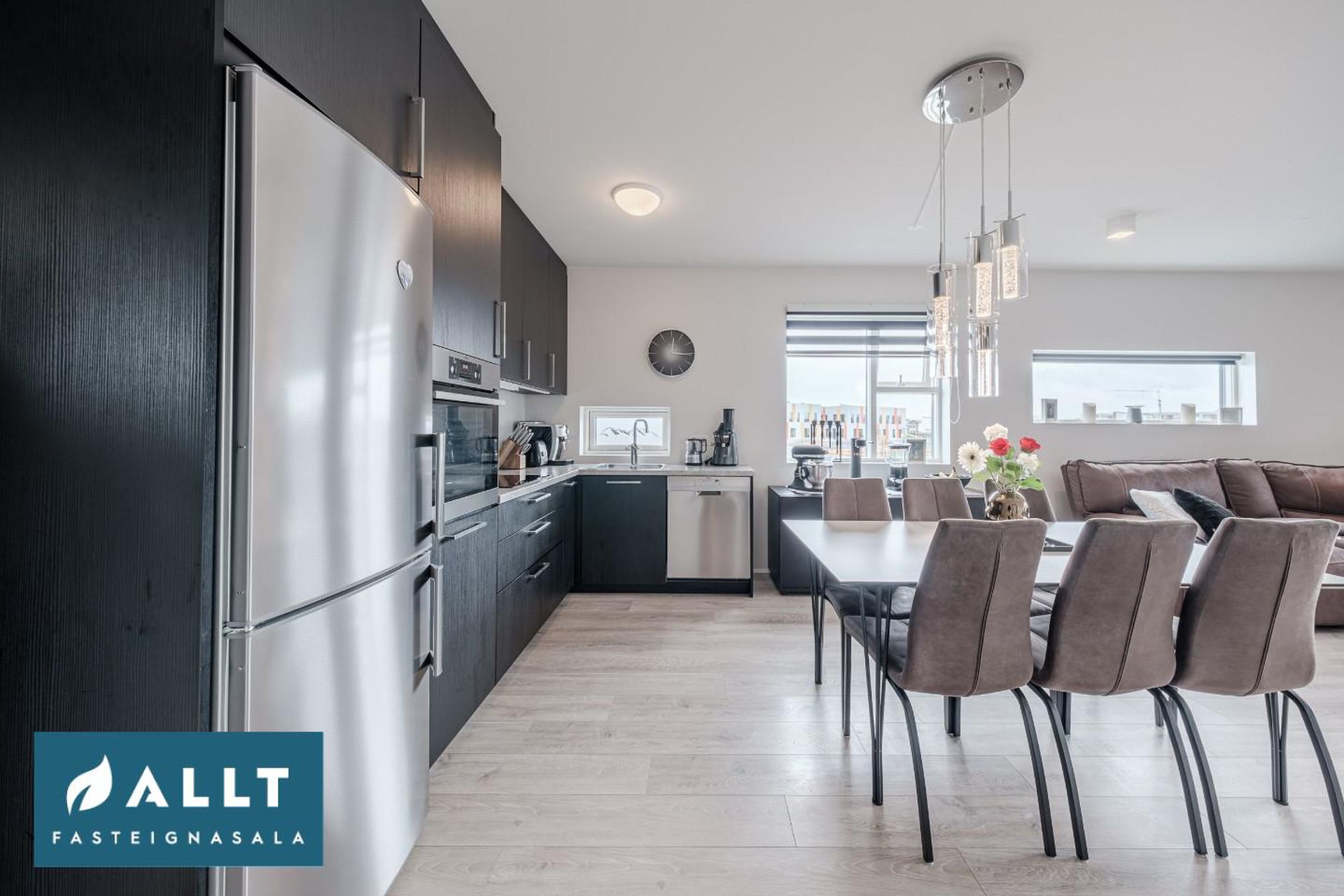 Dalsbraut 14, 260 Reykjanesbær