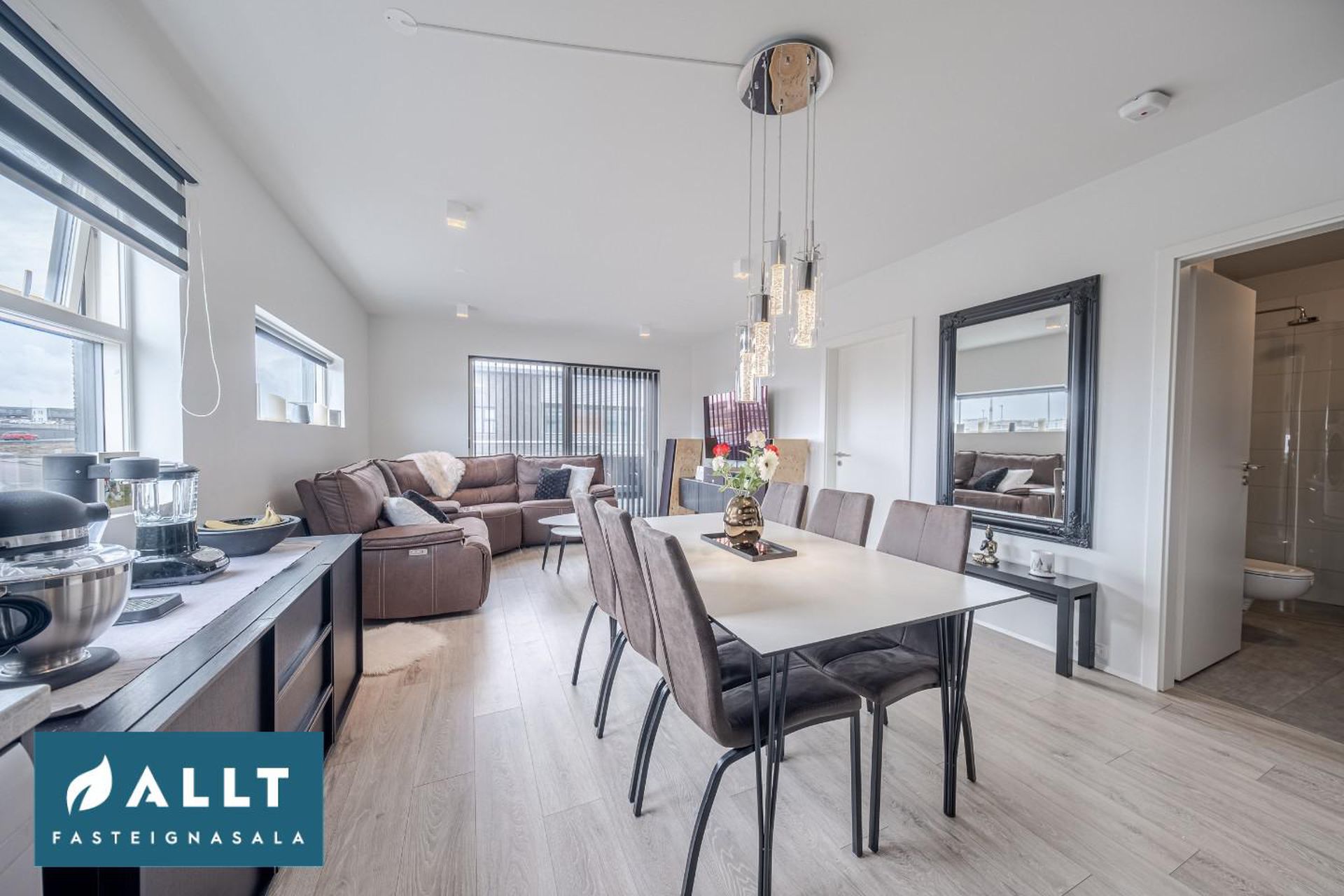 Dalsbraut 14, 260 Reykjanesbær