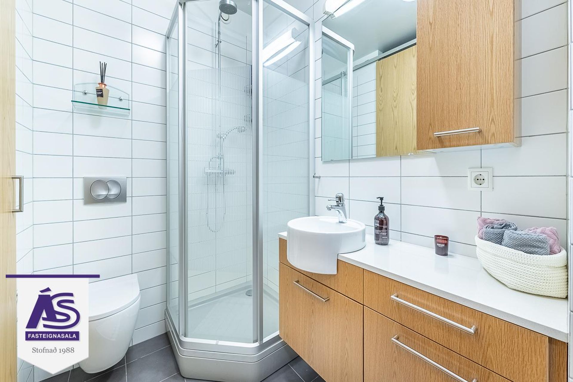 Skipalón 18 - 0204, 220 Hafnarfjörður