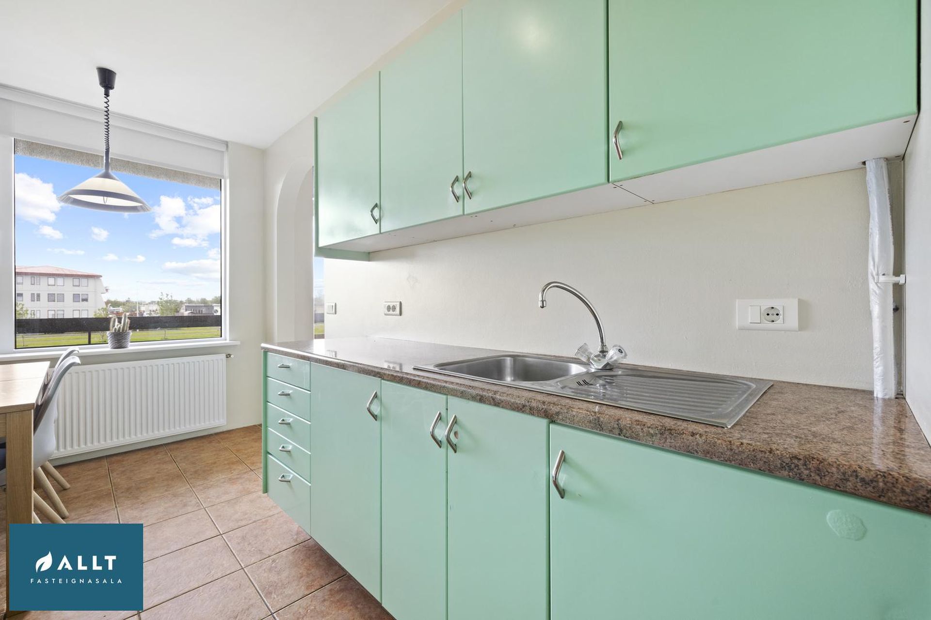 Heiðarhvammur 8, 230 Reykjanesbær