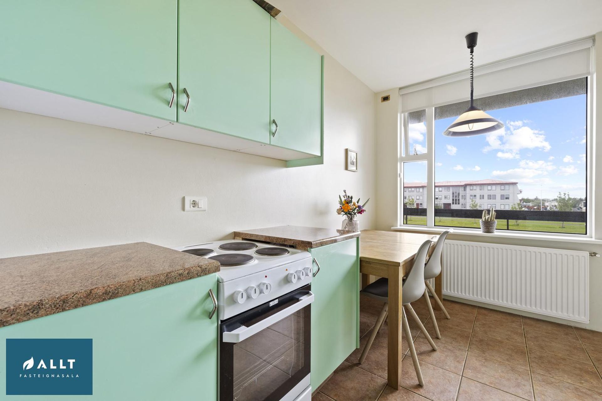 Heiðarhvammur 8, 230 Reykjanesbær