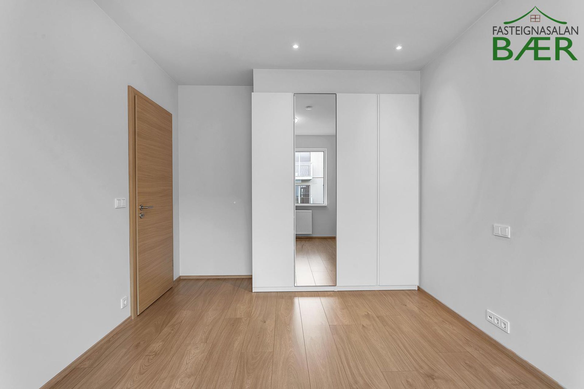 Smyrilshlíð 14, 102 Reykjavík