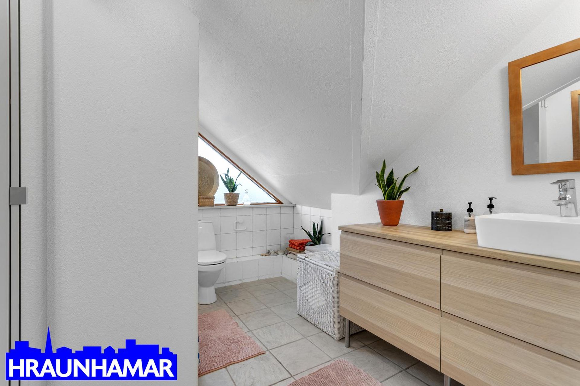 Víðimelur 64, 107 Reykjavík