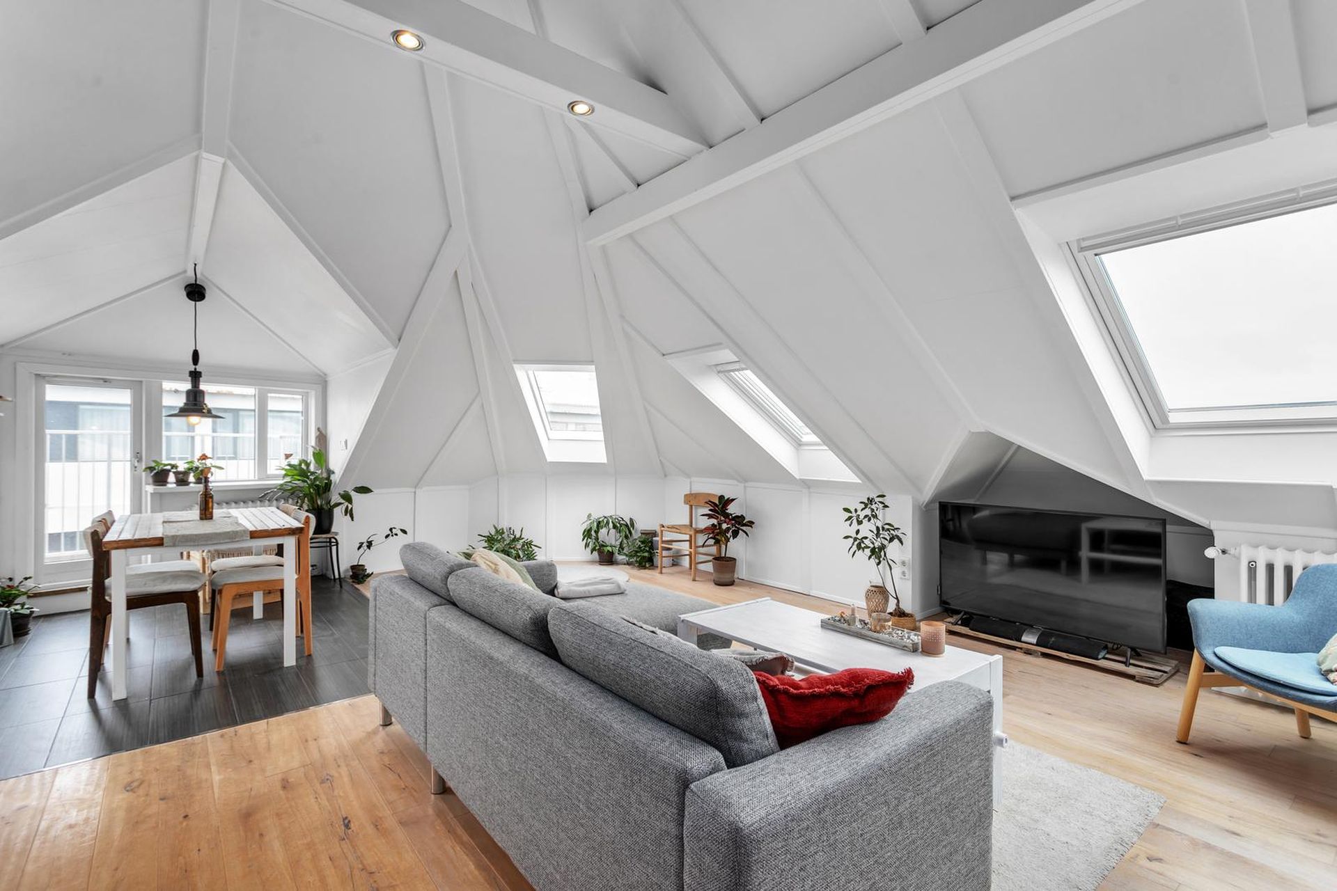 Grettisgata 98, 105 Reykjavík