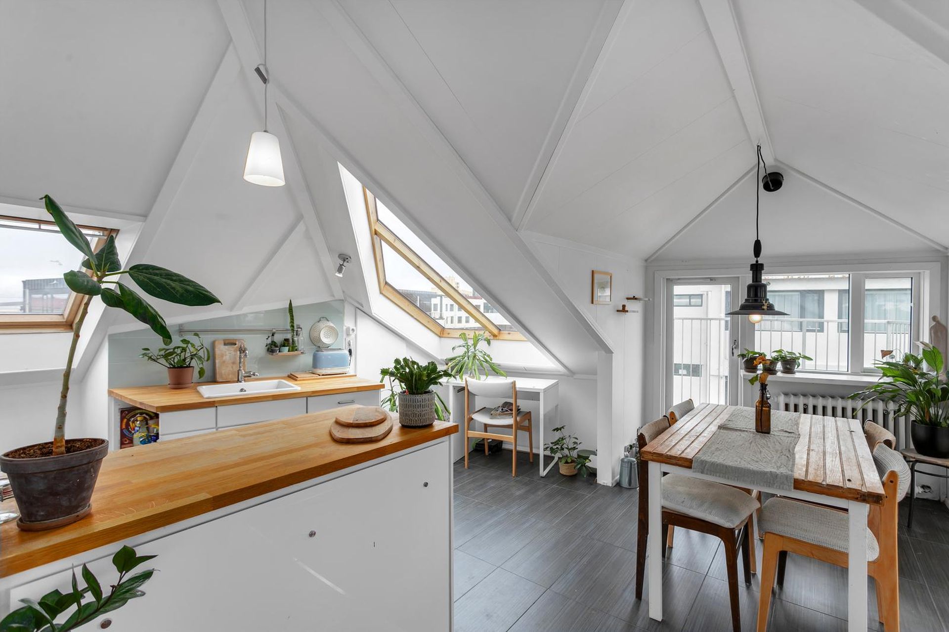 Grettisgata 98, 105 Reykjavík