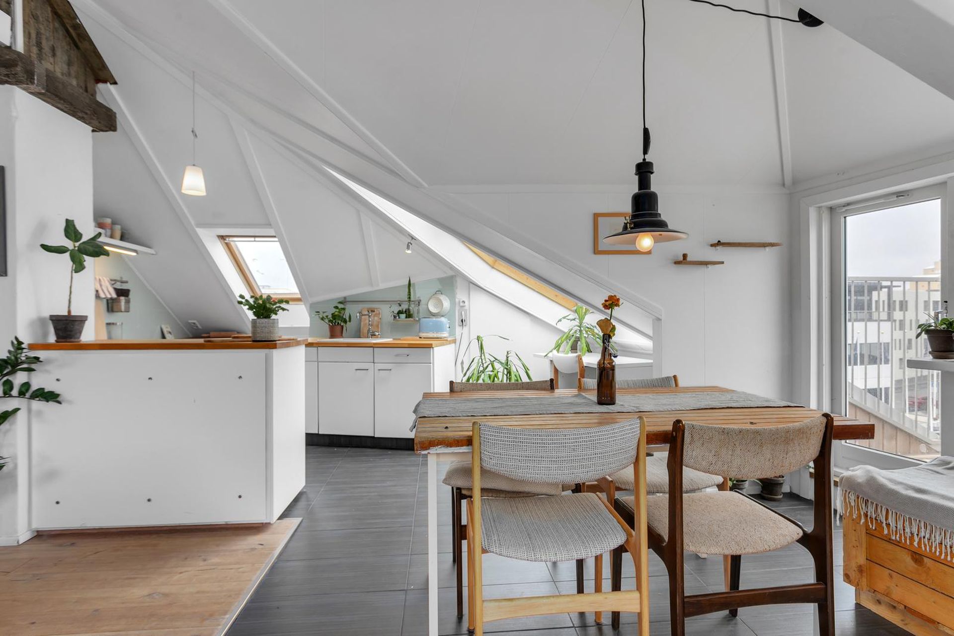 Grettisgata 98, 105 Reykjavík