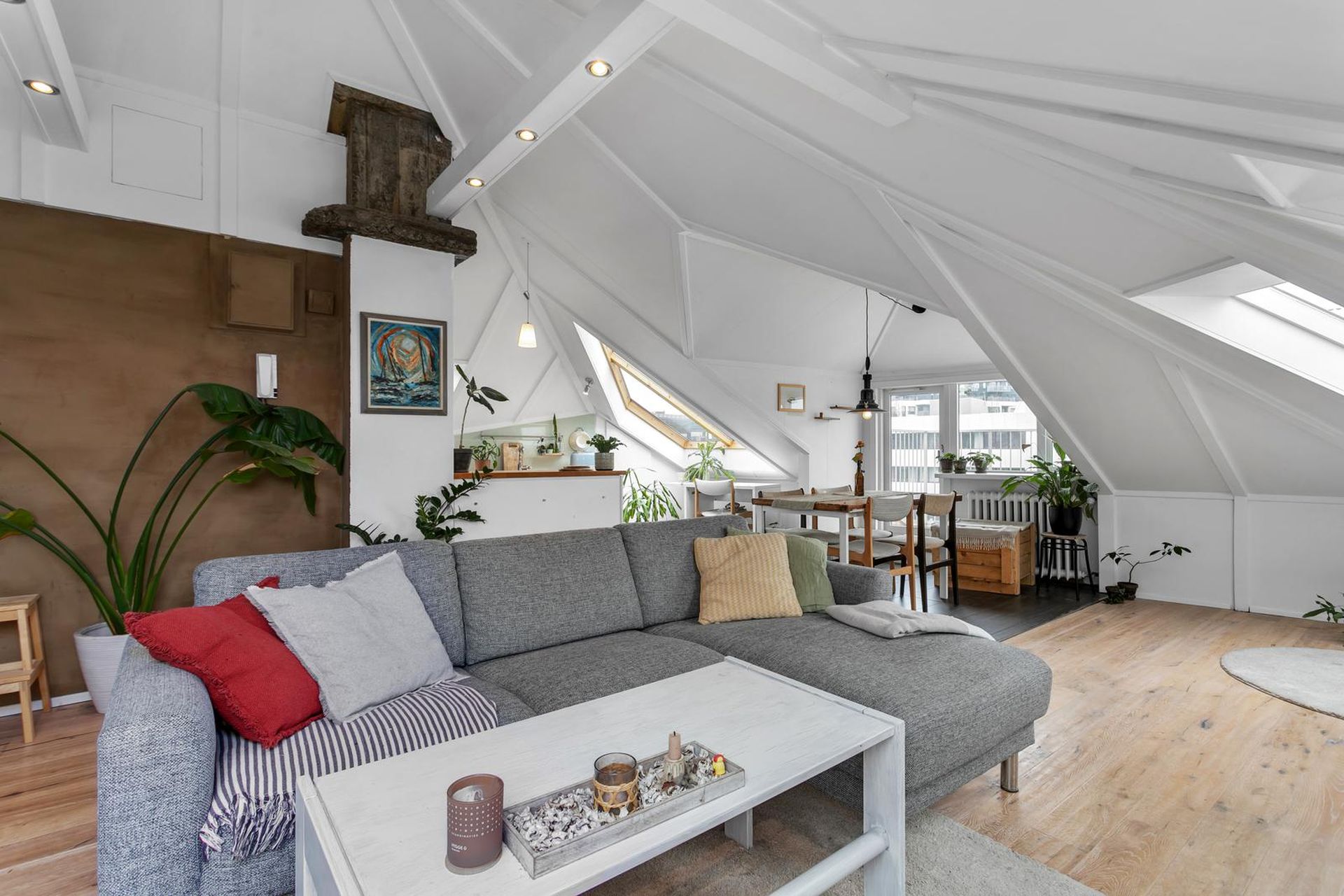 Grettisgata 98, 105 Reykjavík