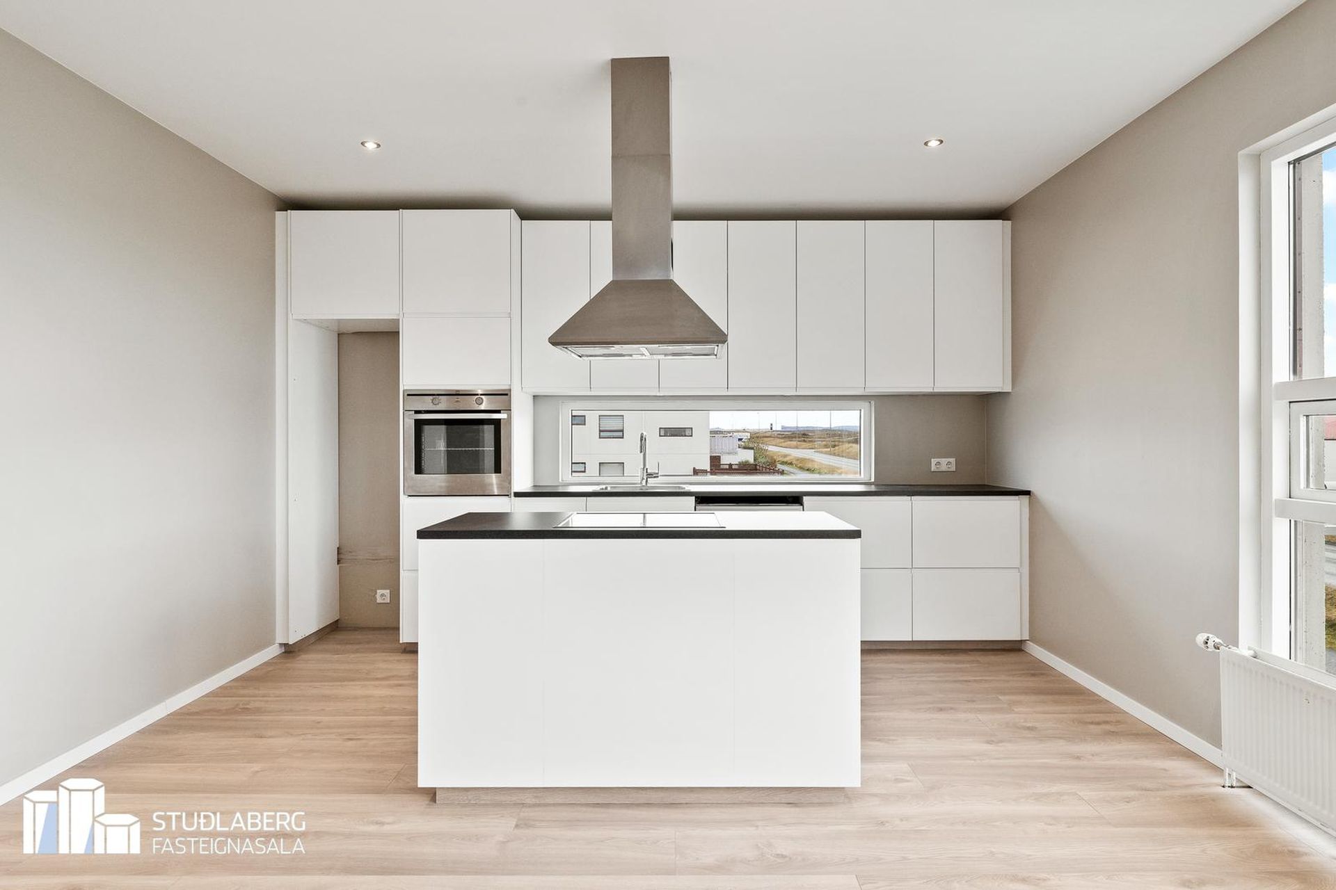 Tjarnabakki 4, 260 Reykjanesbær