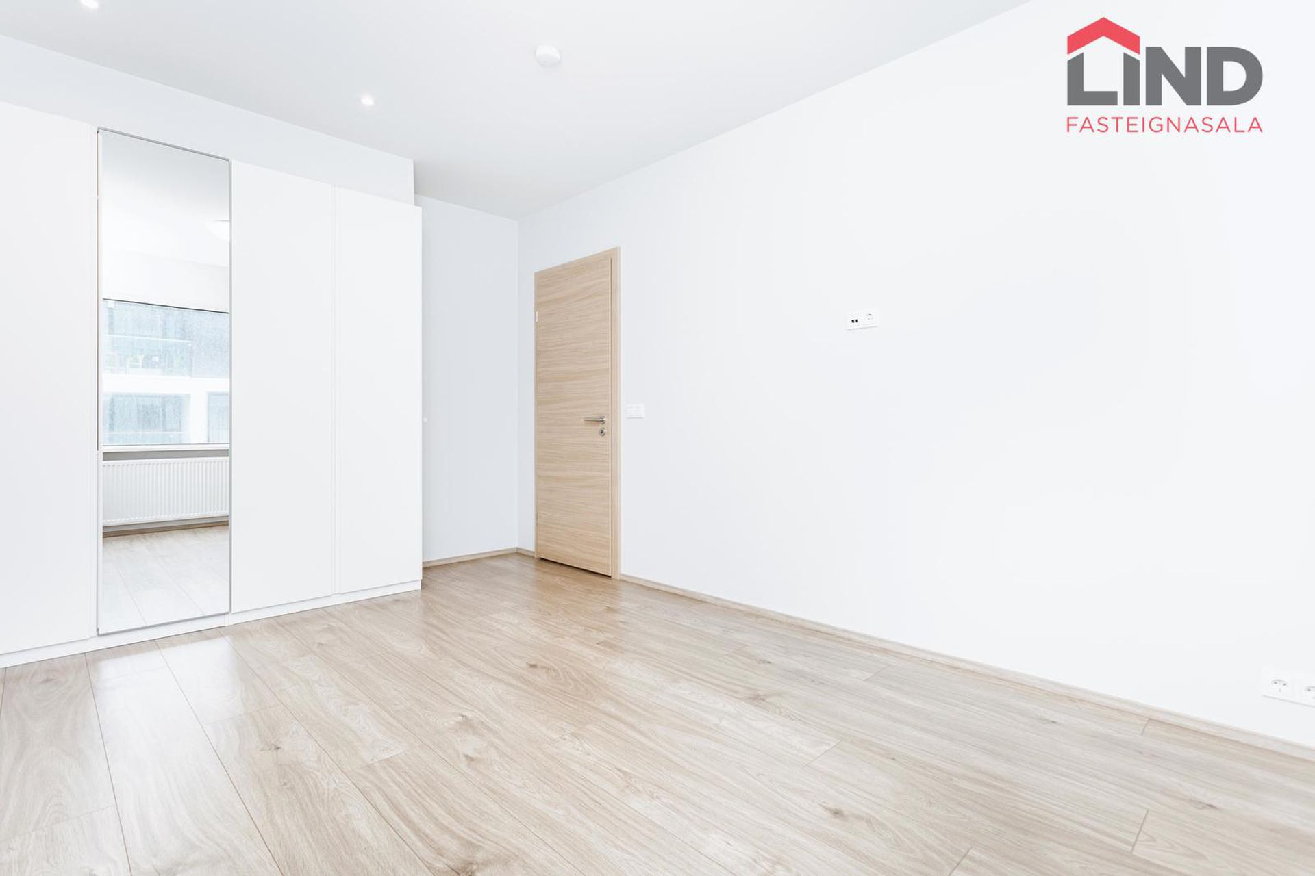 Arnarhlíð 4, 102 Reykjavík
