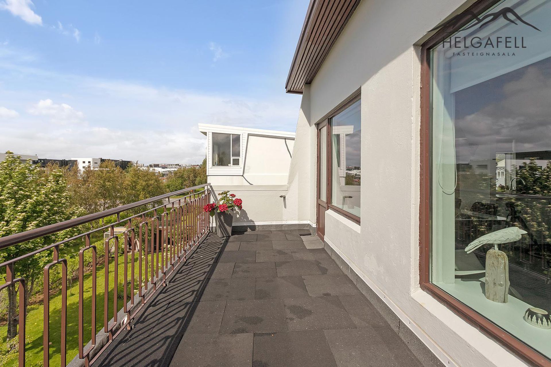 Gnoðarvogur 84, 104 Reykjavík