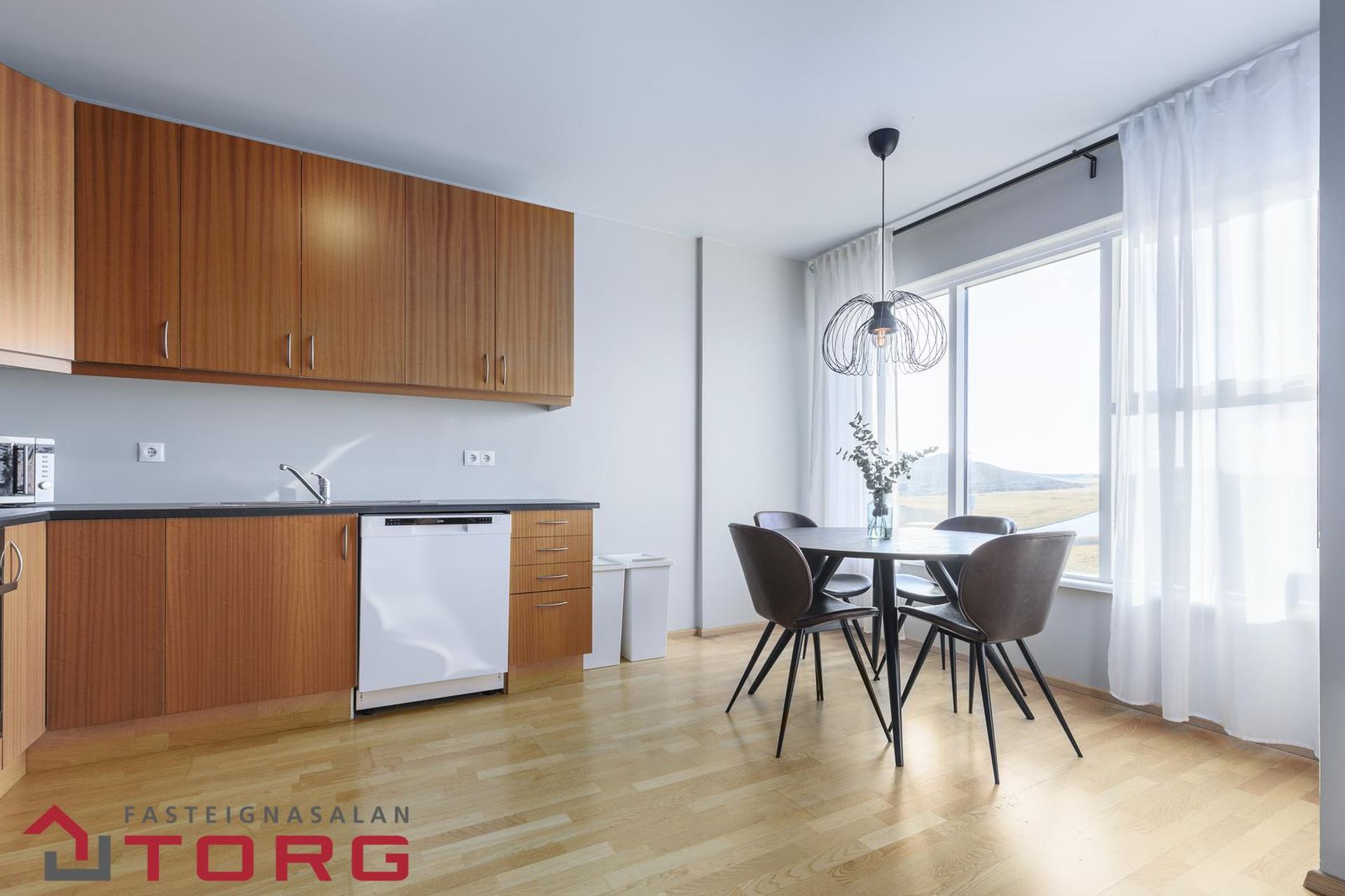 Tjarnabraut 14, 260 Reykjanesbær