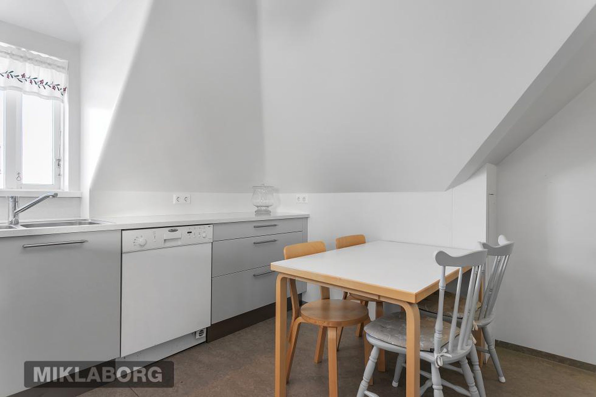Ægisíða 76, 107 Reykjavík