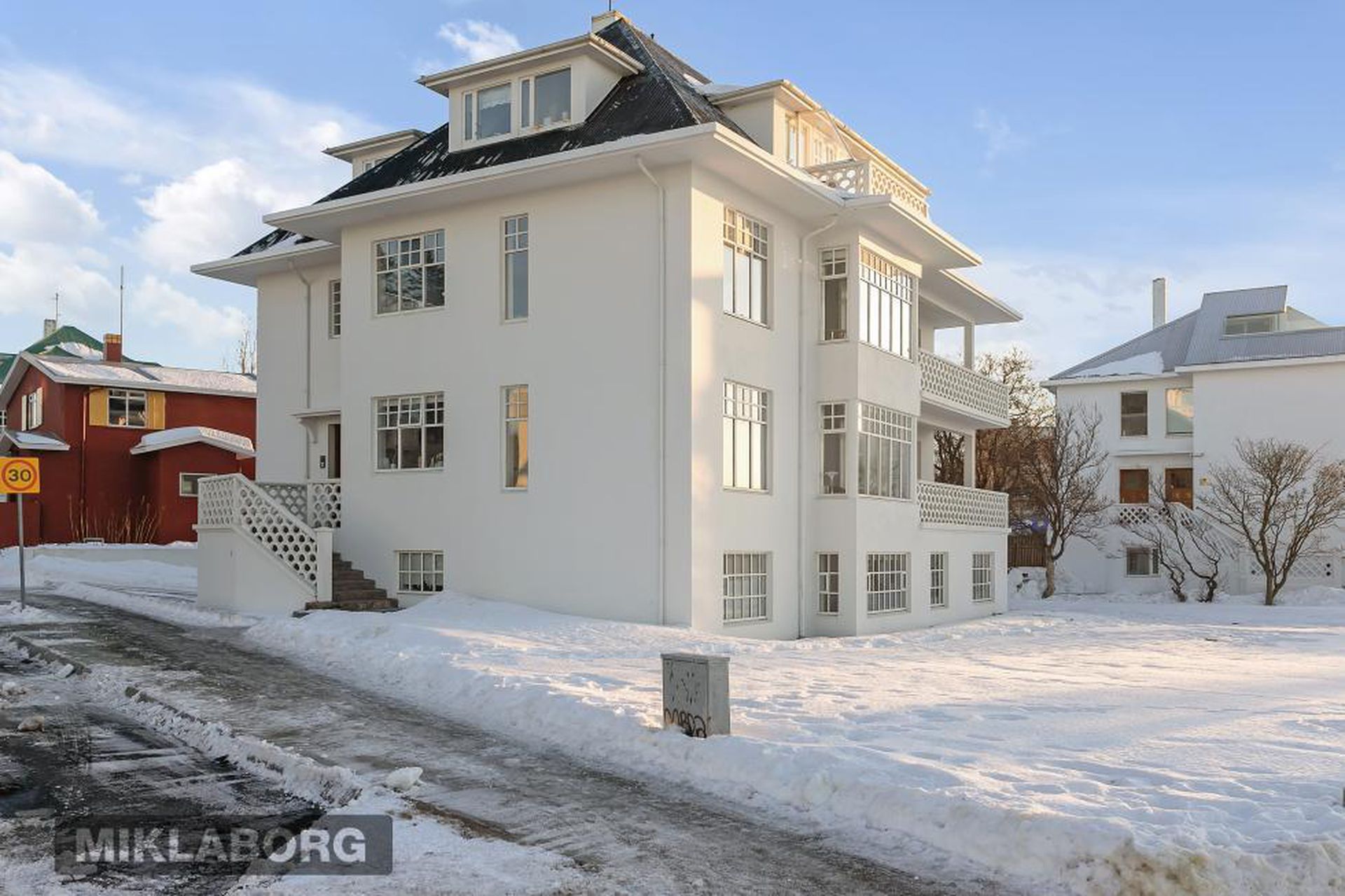 Ægisíða 76, 107 Reykjavík
