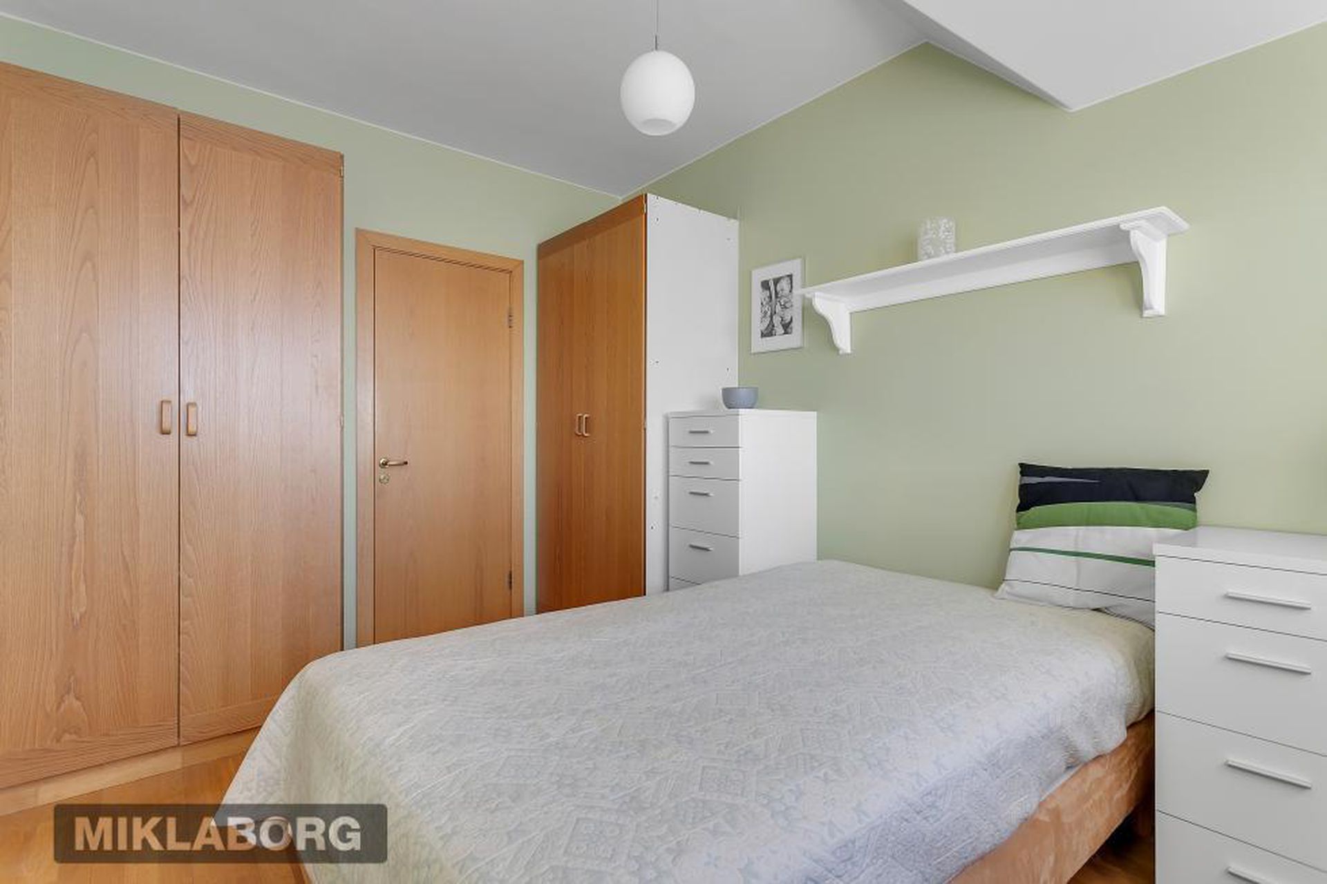 Ægisíða 76, 107 Reykjavík
