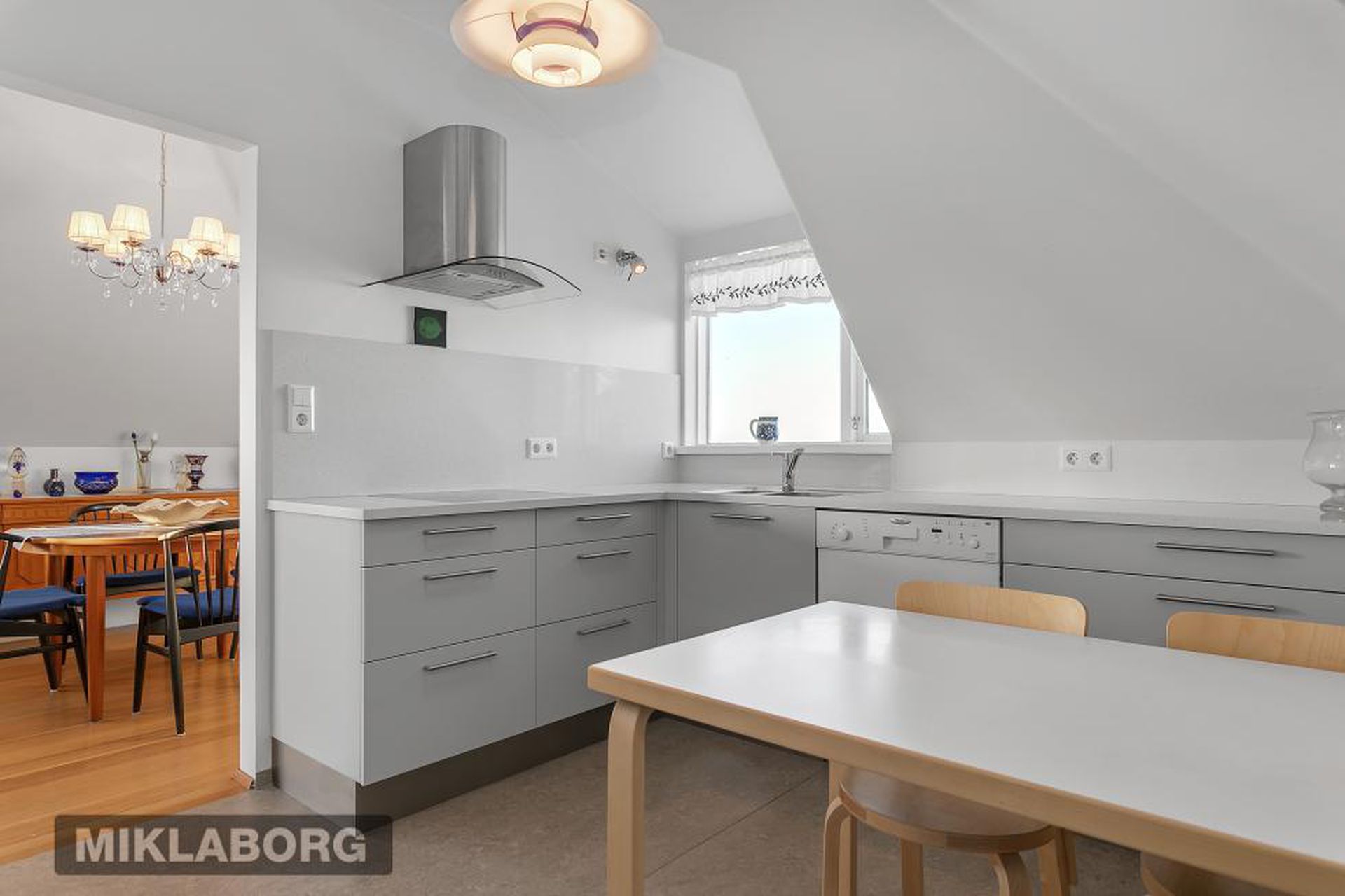 Ægisíða 76, 107 Reykjavík