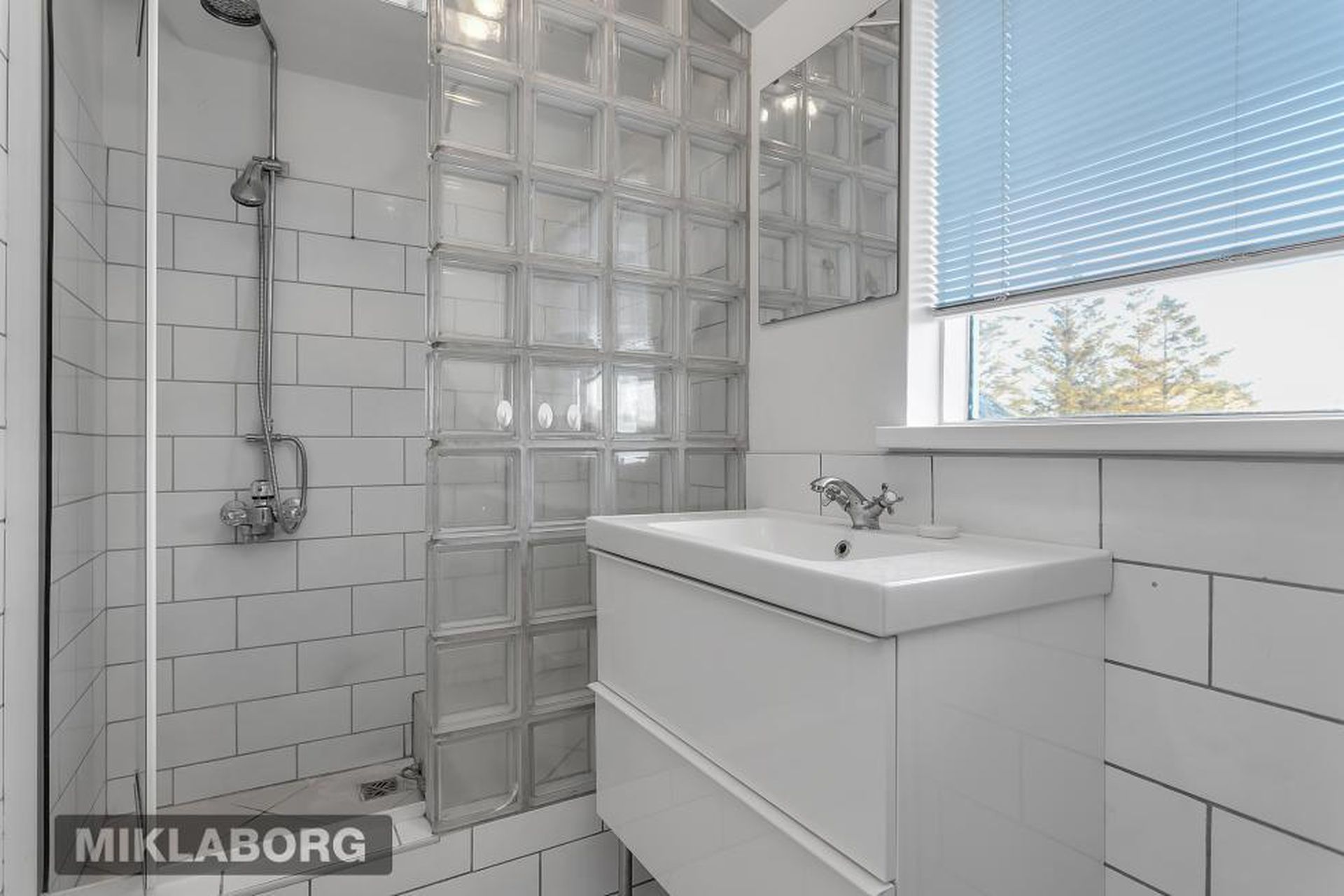 Ægisíða 76, 107 Reykjavík