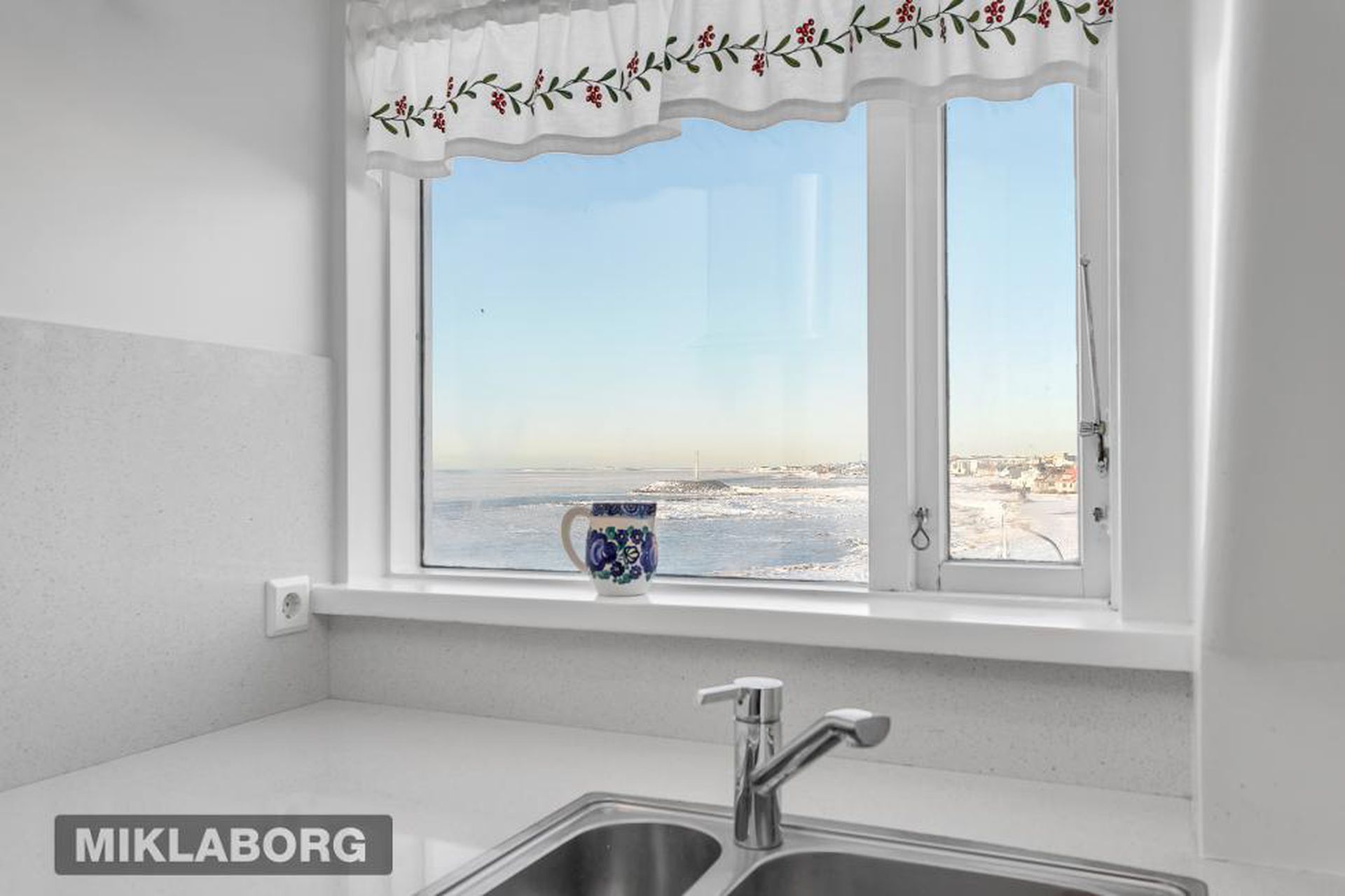 Ægisíða 76, 107 Reykjavík