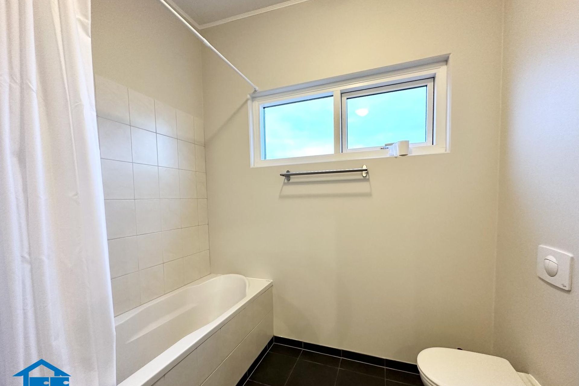 Tjarnabraut 14, 260 Reykjanesbær