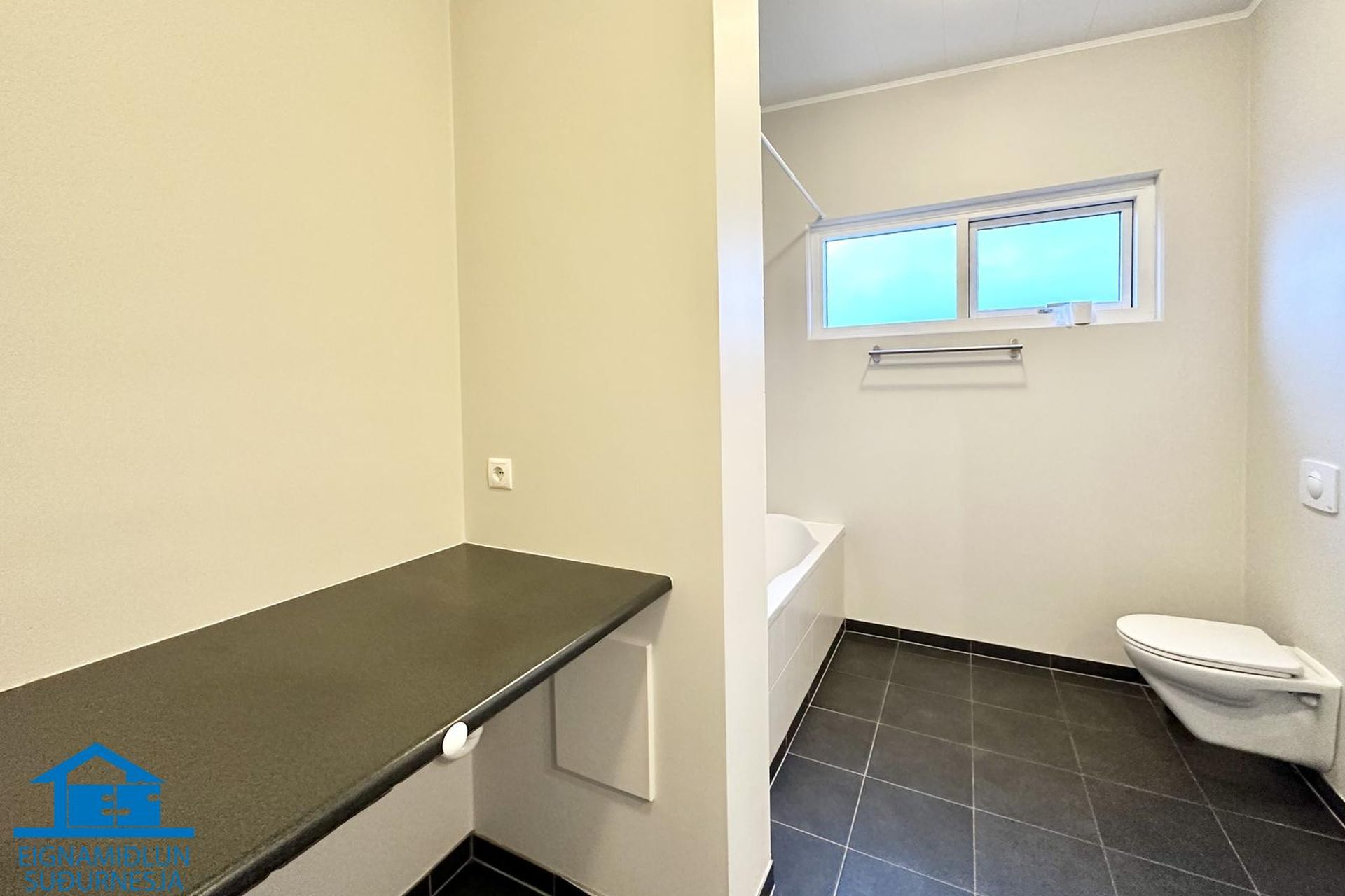 Tjarnabraut 14, 260 Reykjanesbær