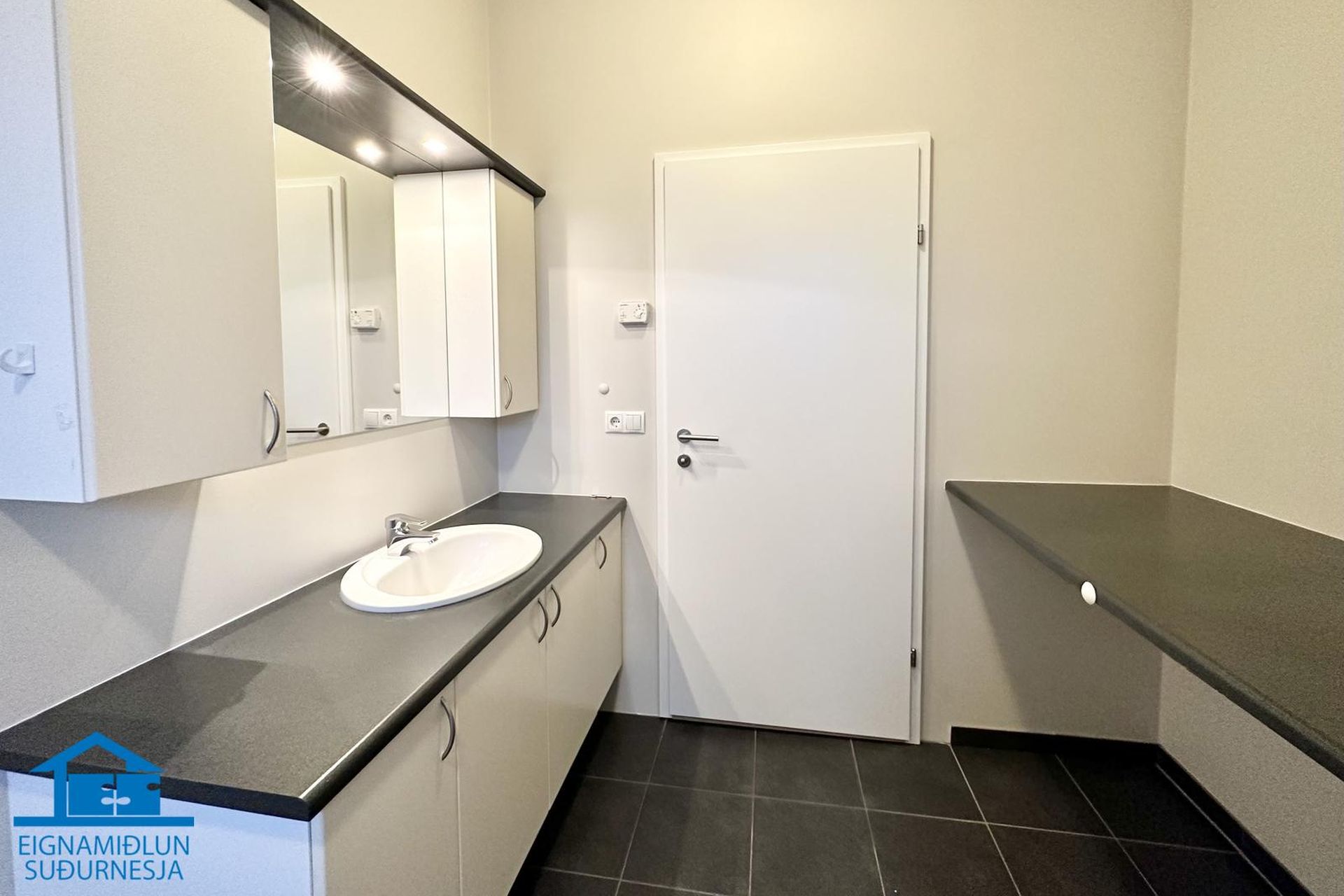 Tjarnabraut 14, 260 Reykjanesbær