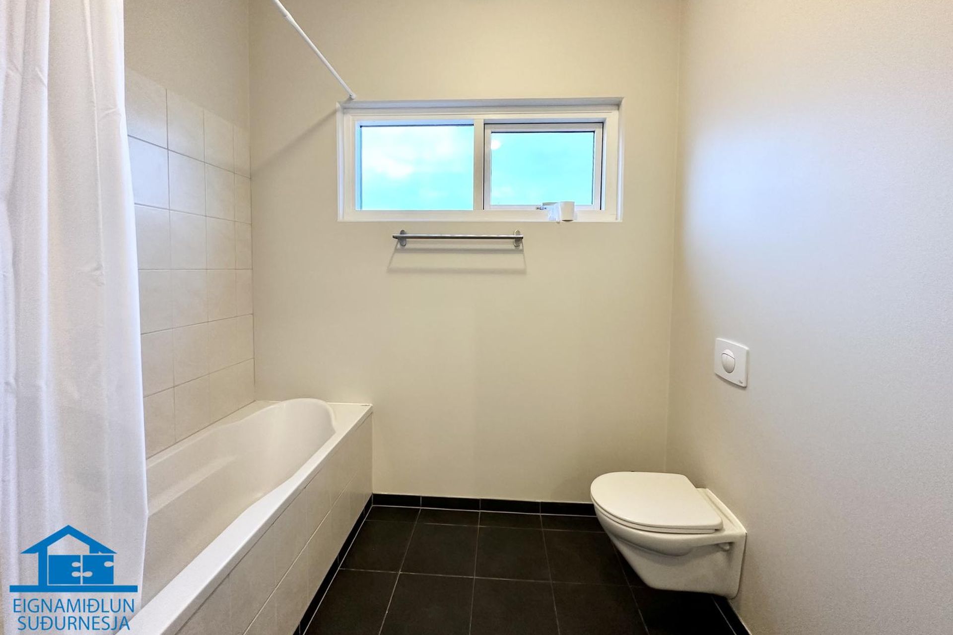 Tjarnabraut 14, 260 Reykjanesbær