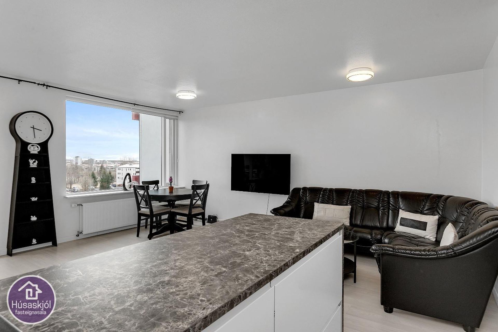 Asparfell 12, 111 Reykjavík