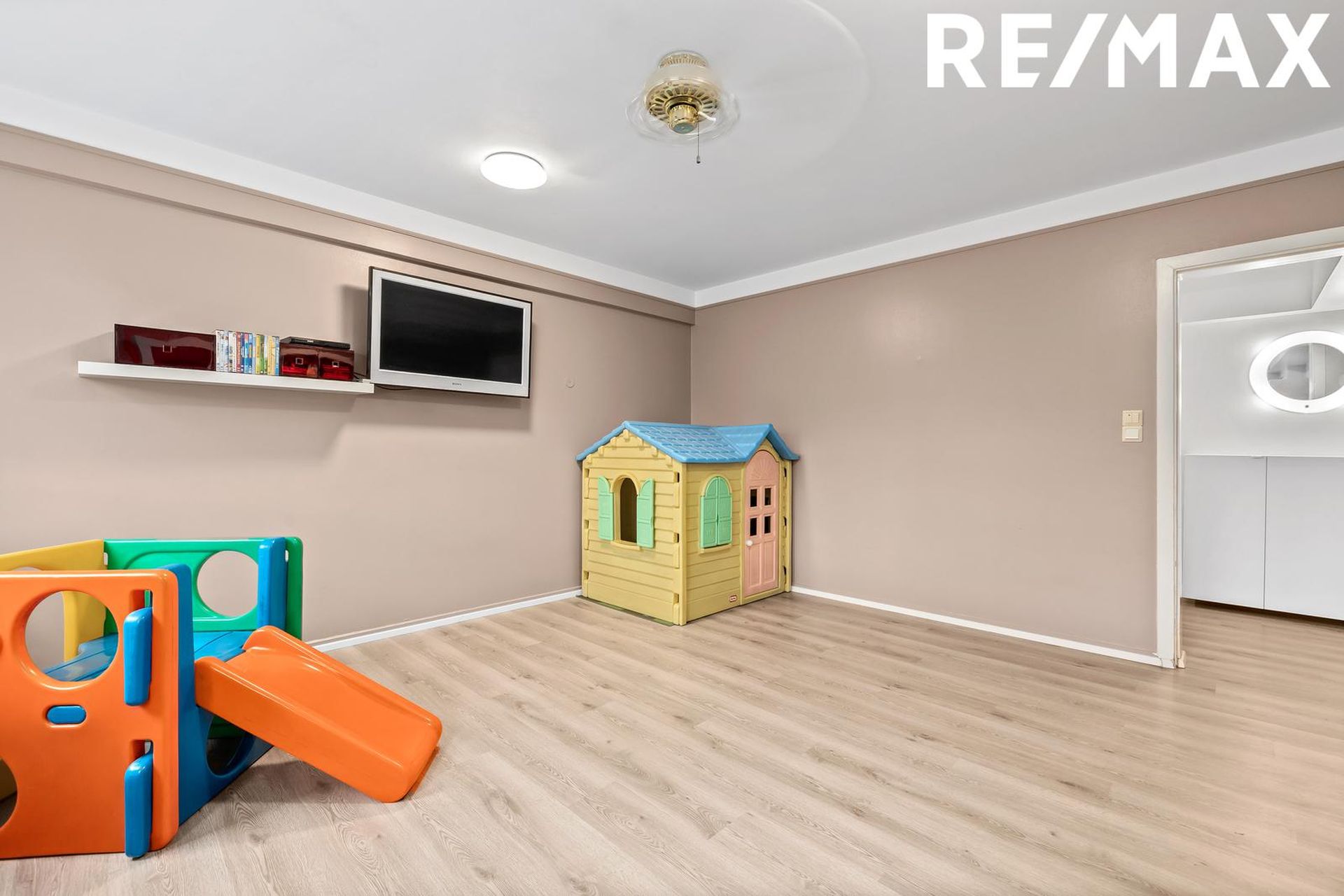 Grettisgata 96, 105 Reykjavík